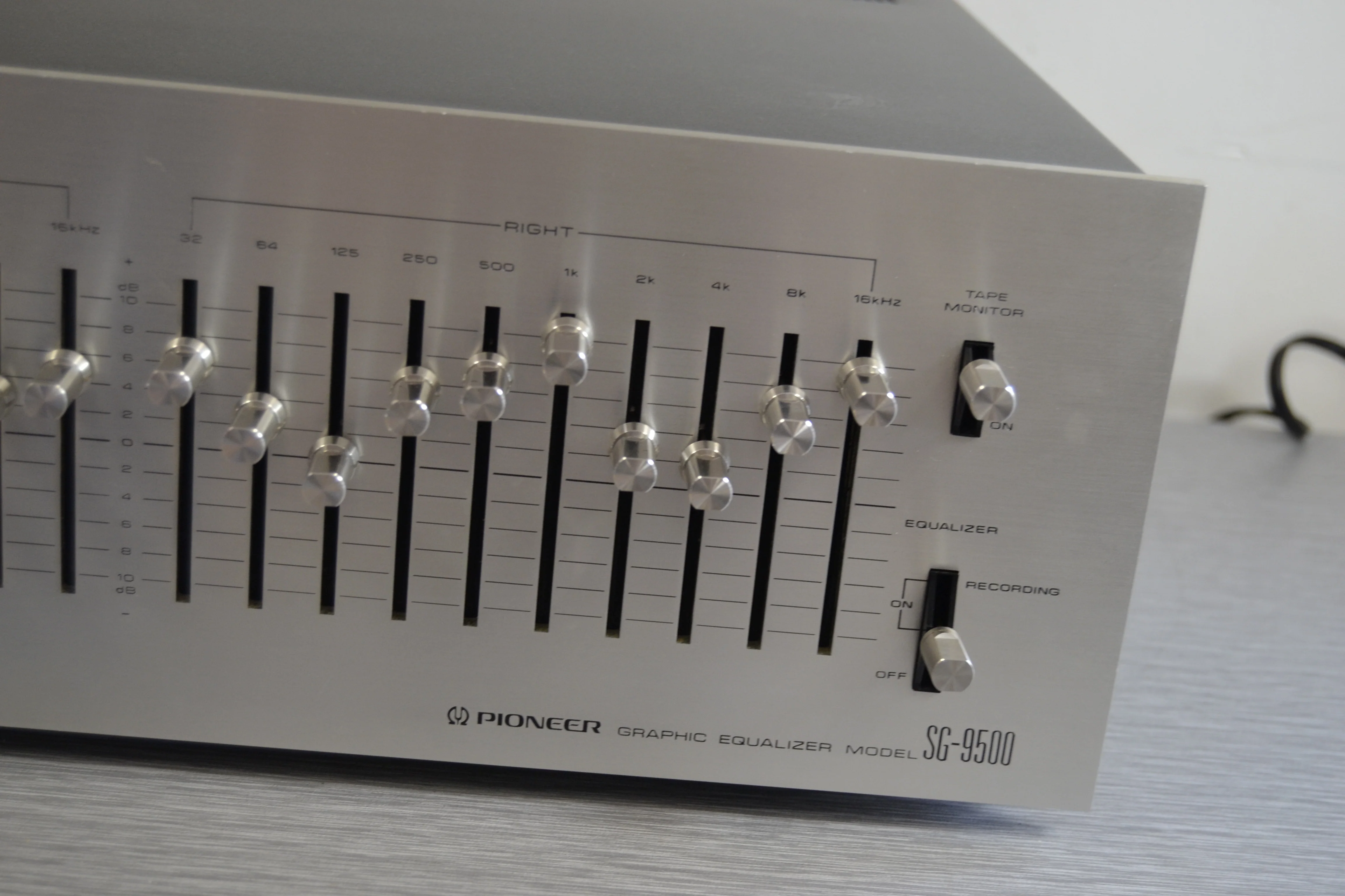 Pioneer SG9500 Graphic Equalizer - Image 5