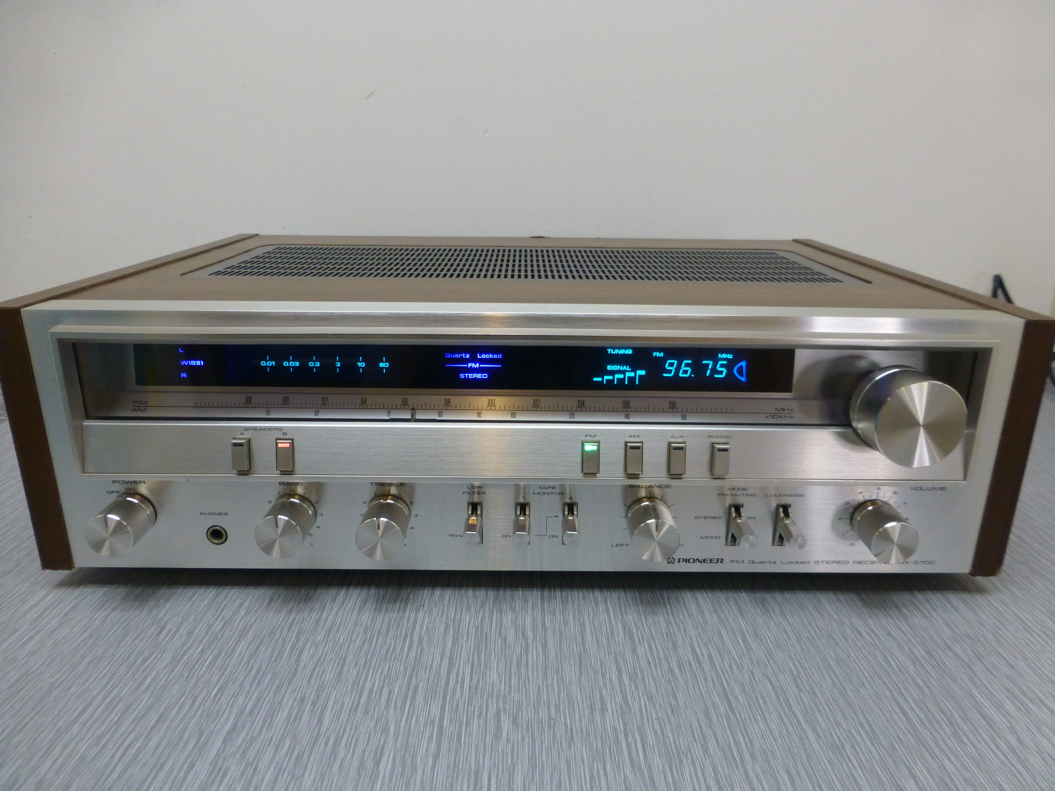 Pioneer SX-3700  AM/FM Stereo Receiver (1980-81) * 45W RMS - Image 2