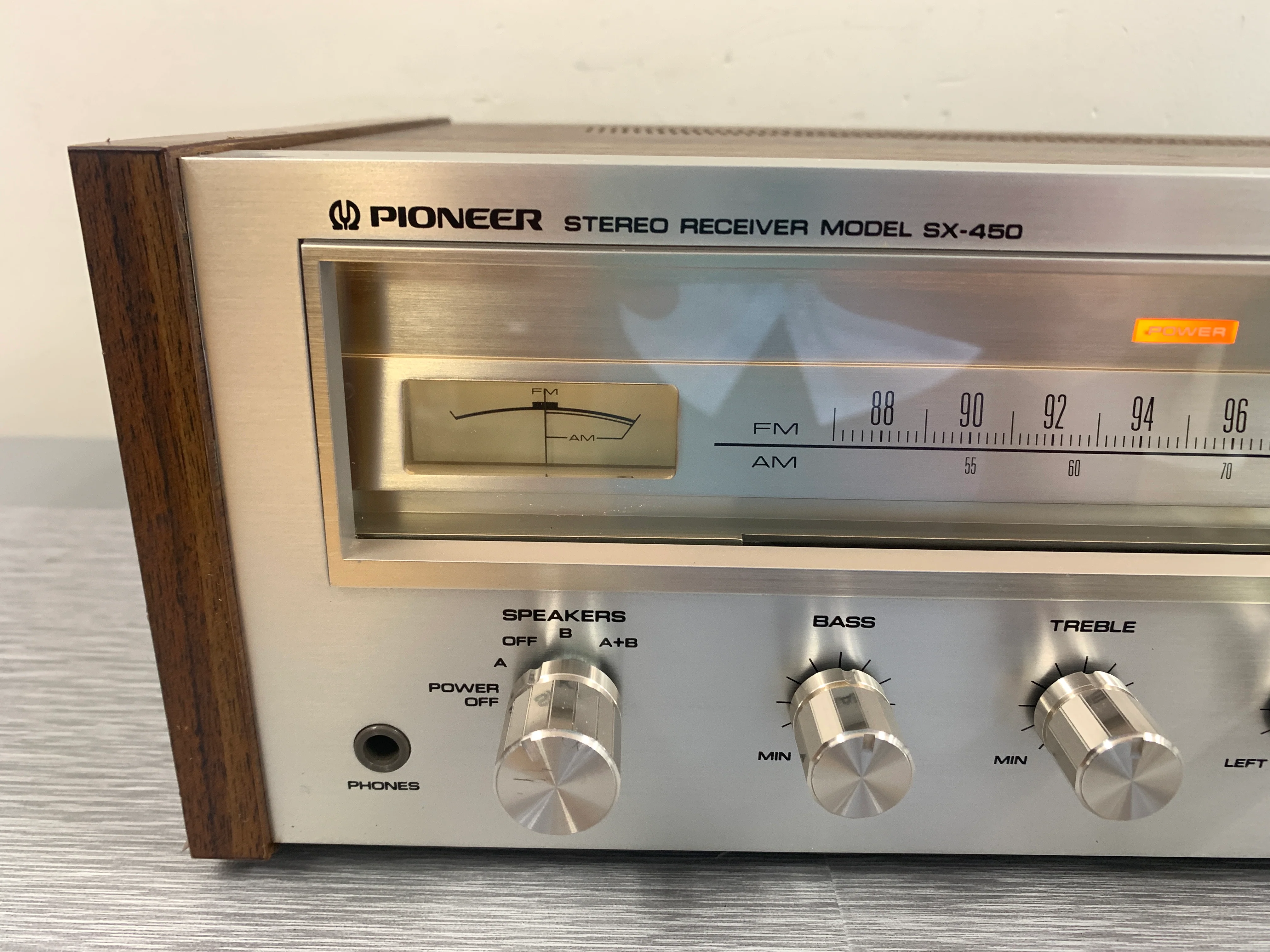 Pioneer SX-450 FM/MW Stereo Receiver (1976) - Image 2