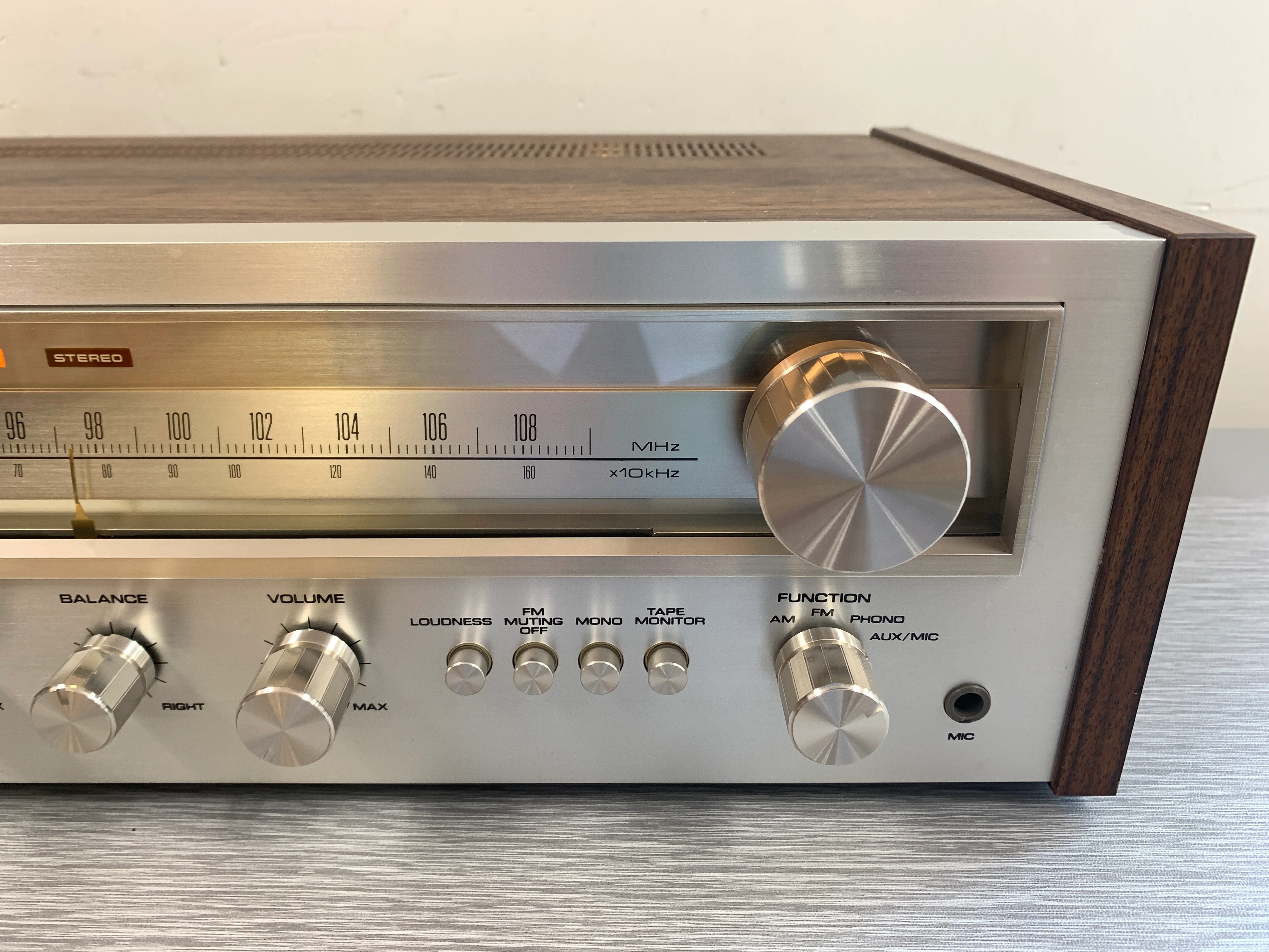 Pioneer SX-450 FM/MW Stereo Receiver (1976) - Image 4