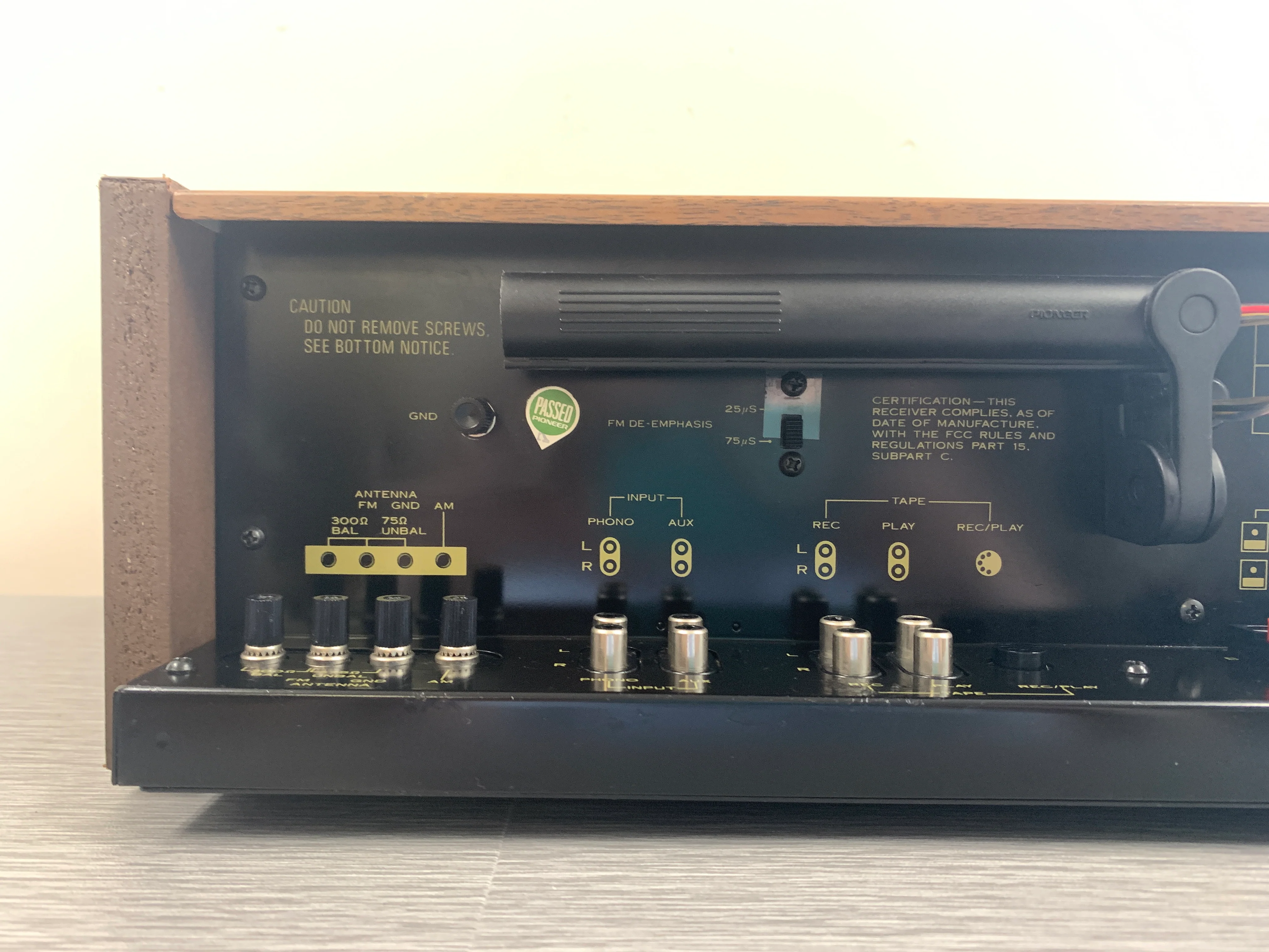 Pioneer SX-450 FM/MW Stereo Receiver (1976) - Image 9