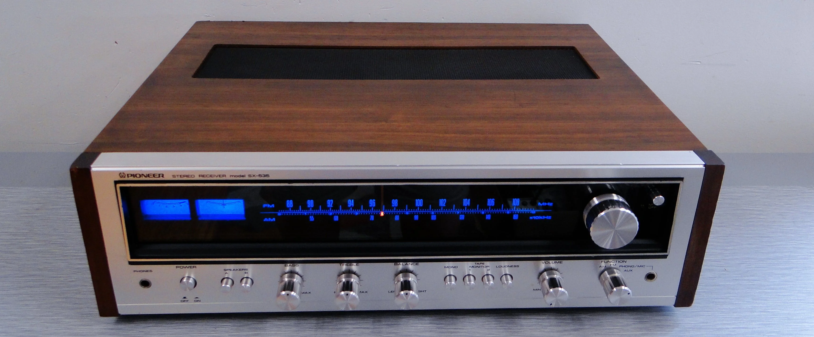 Pioneer SX-535 AM/FM Stereo Receiver (1974-76)