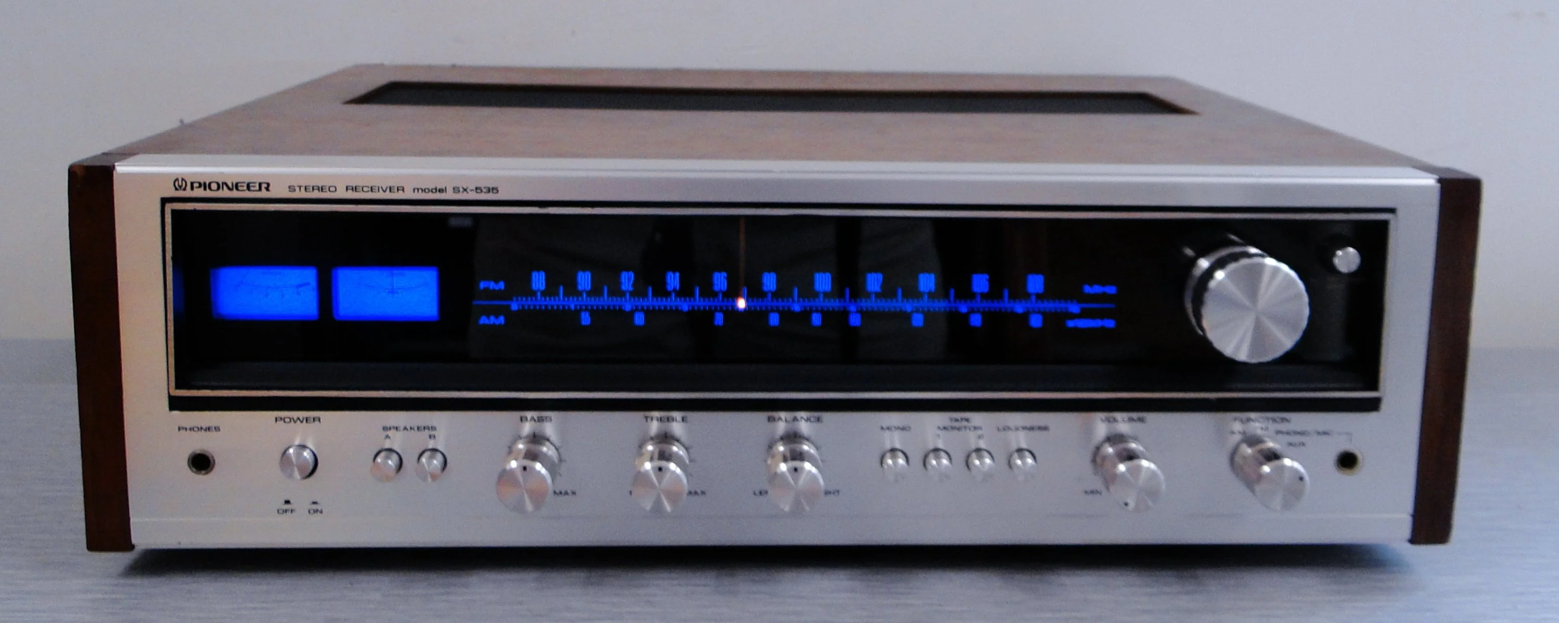 Pioneer SX-535 AM/FM Stereo Receiver (1974-76) - Image 2