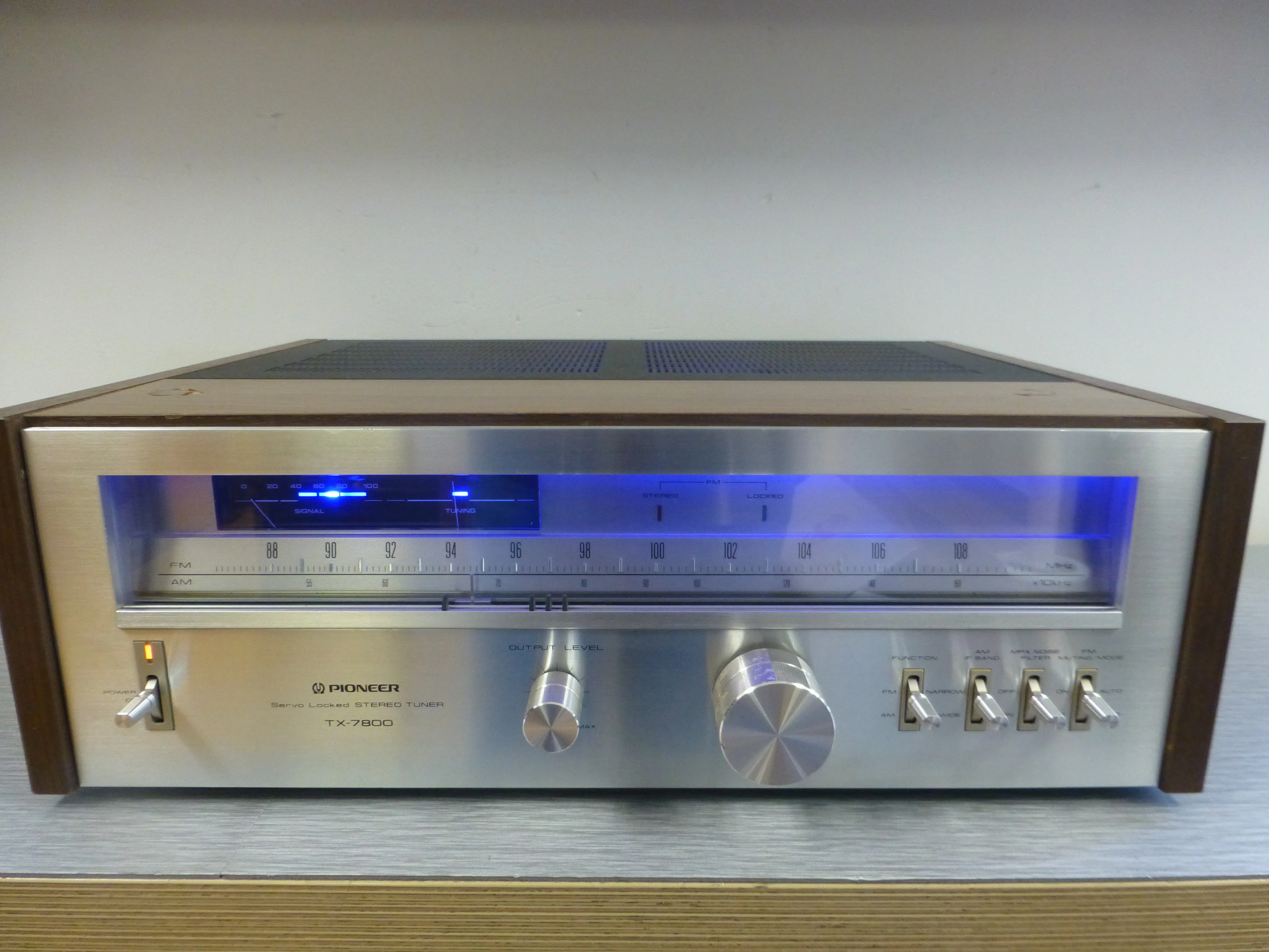 Pioneer TX-7800 AM/FM Stereo Tuner (1979-81)