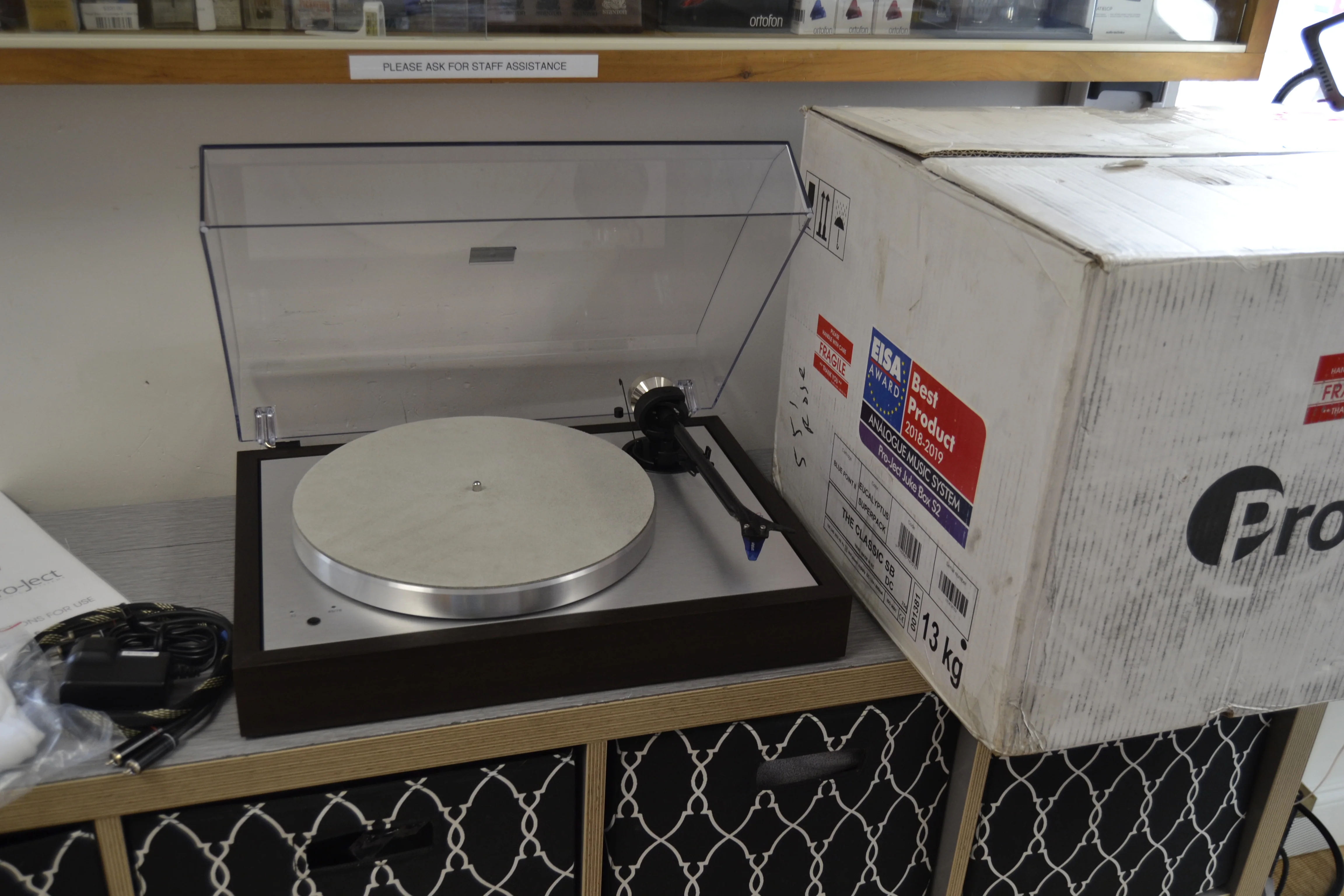 Pro-Ject Classic Turntable - Ortofon Blue Cartridge ( needs new stylus ) - Leather Mat