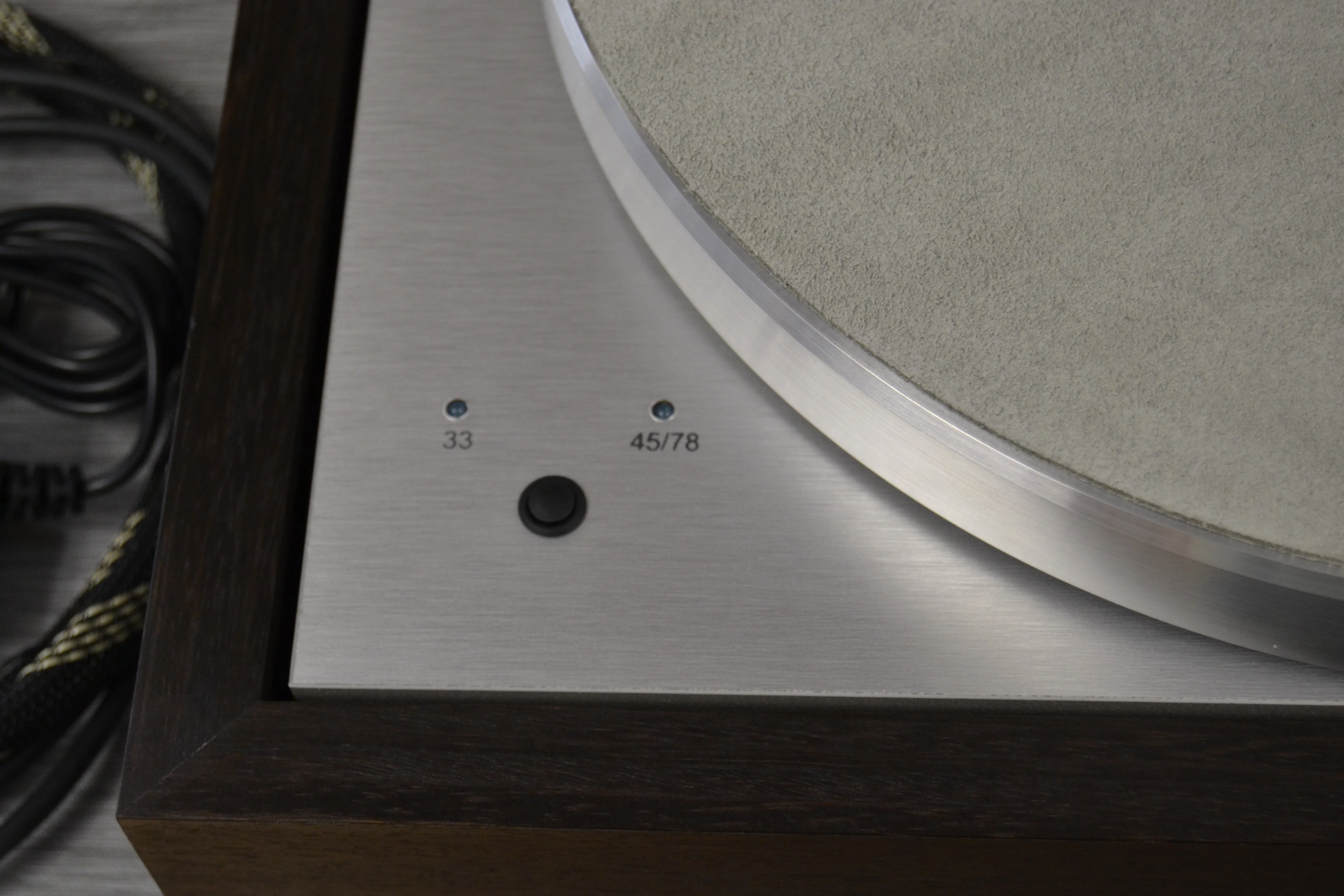 Pro-Ject Classic Turntable - Ortofon Blue Cartridge ( needs new stylus ) - Leather Mat - Image 4