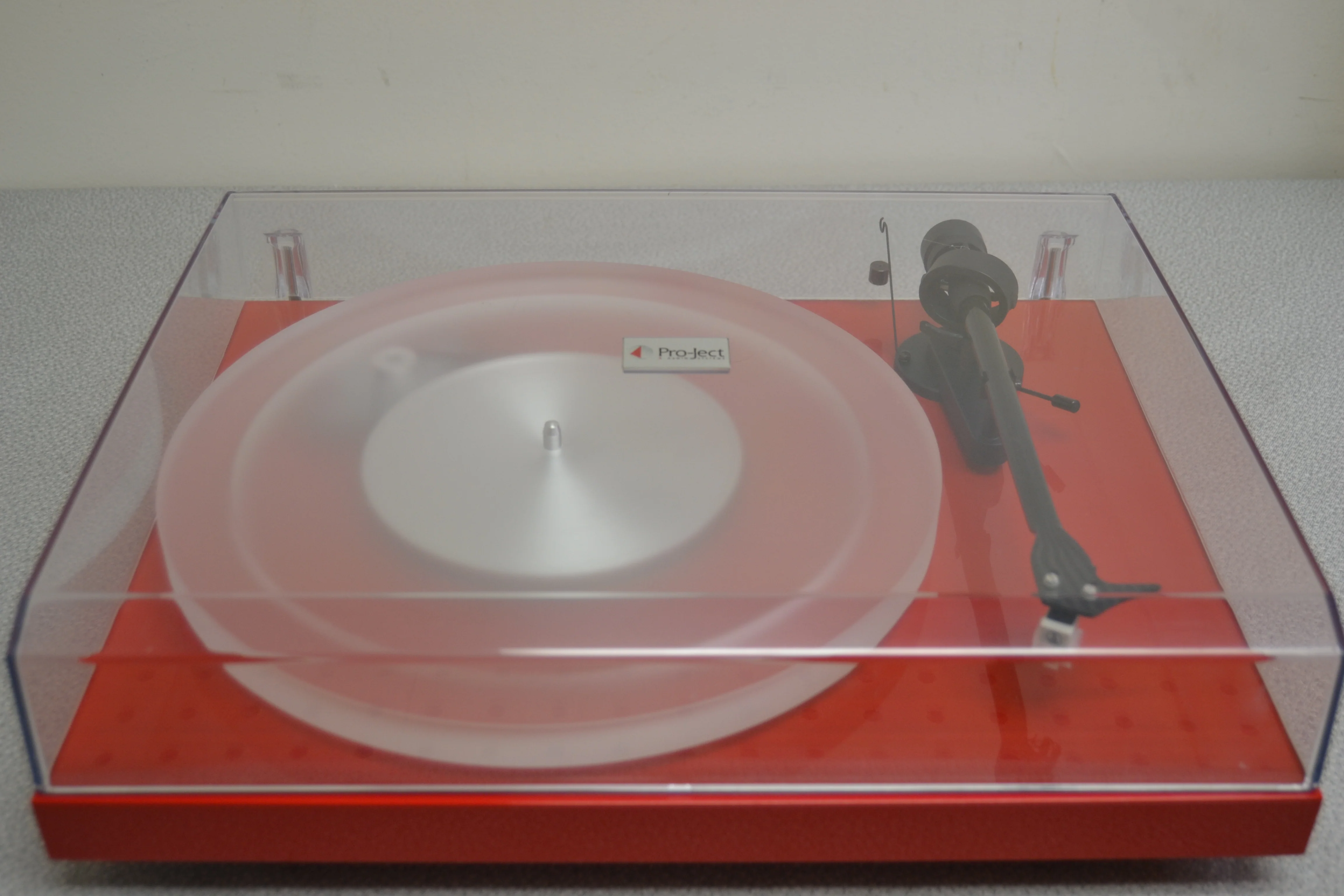 Pro-Ject Debut Carbon * Box * NEW AT3600 Audio Technica Cartridge * Updated Metal Base and Clear Platter - Image 2