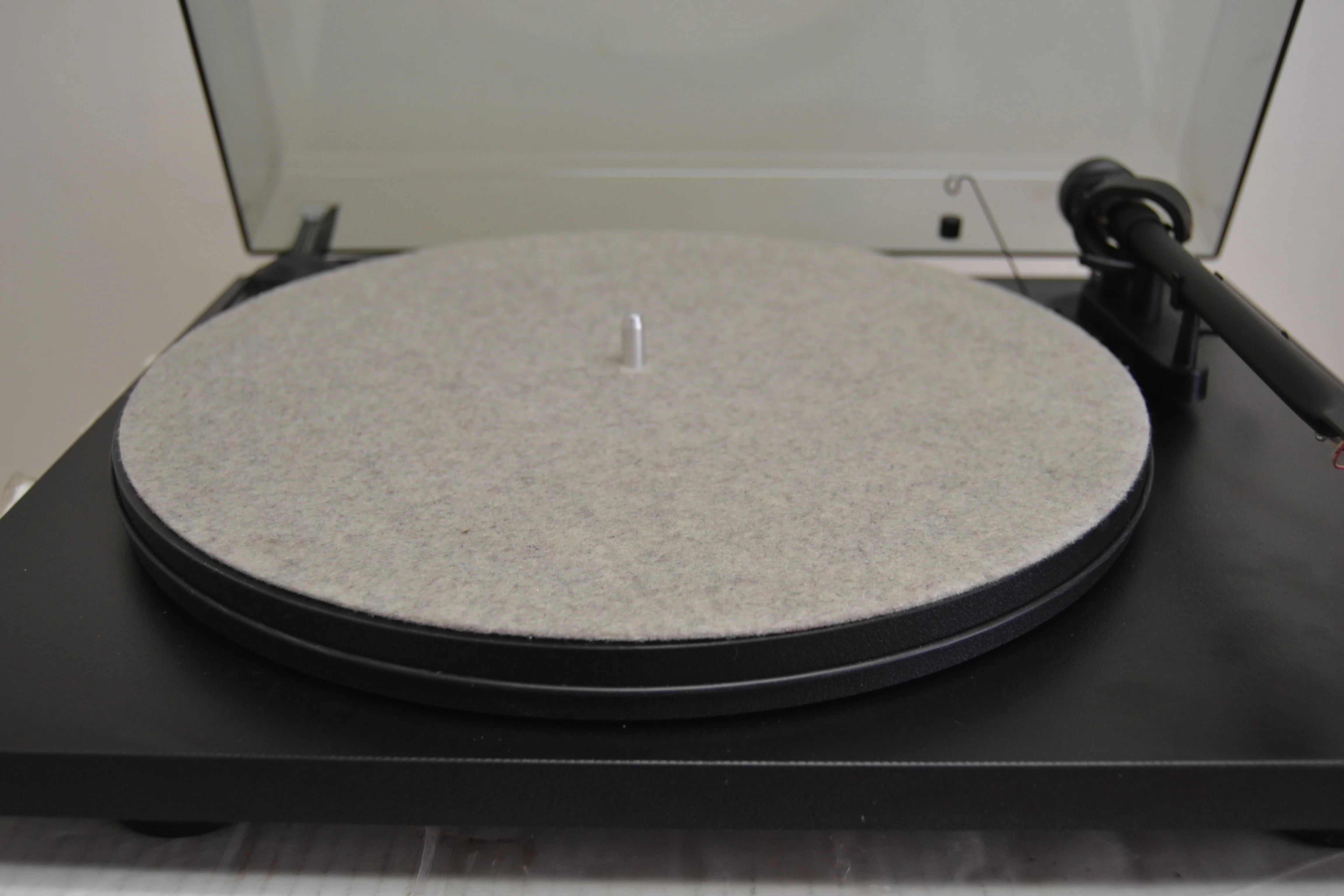 Pro-Ject Essential II Phono USB Manual belt-drive turntable with pre-mounted cartridge, USB output, and built-in phono preamp (Black) - Image 8