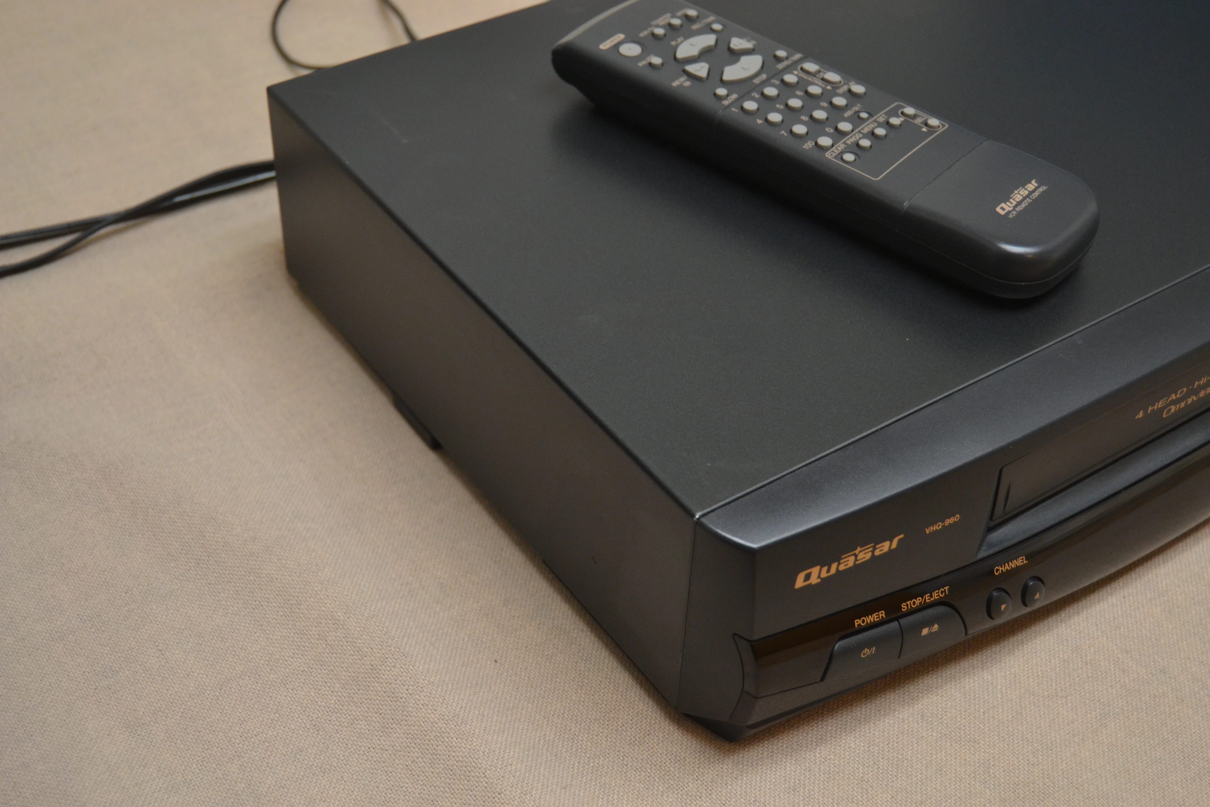 Quasar VHQ-960 Video Cassette Recorder * Remote Control - Image 2
