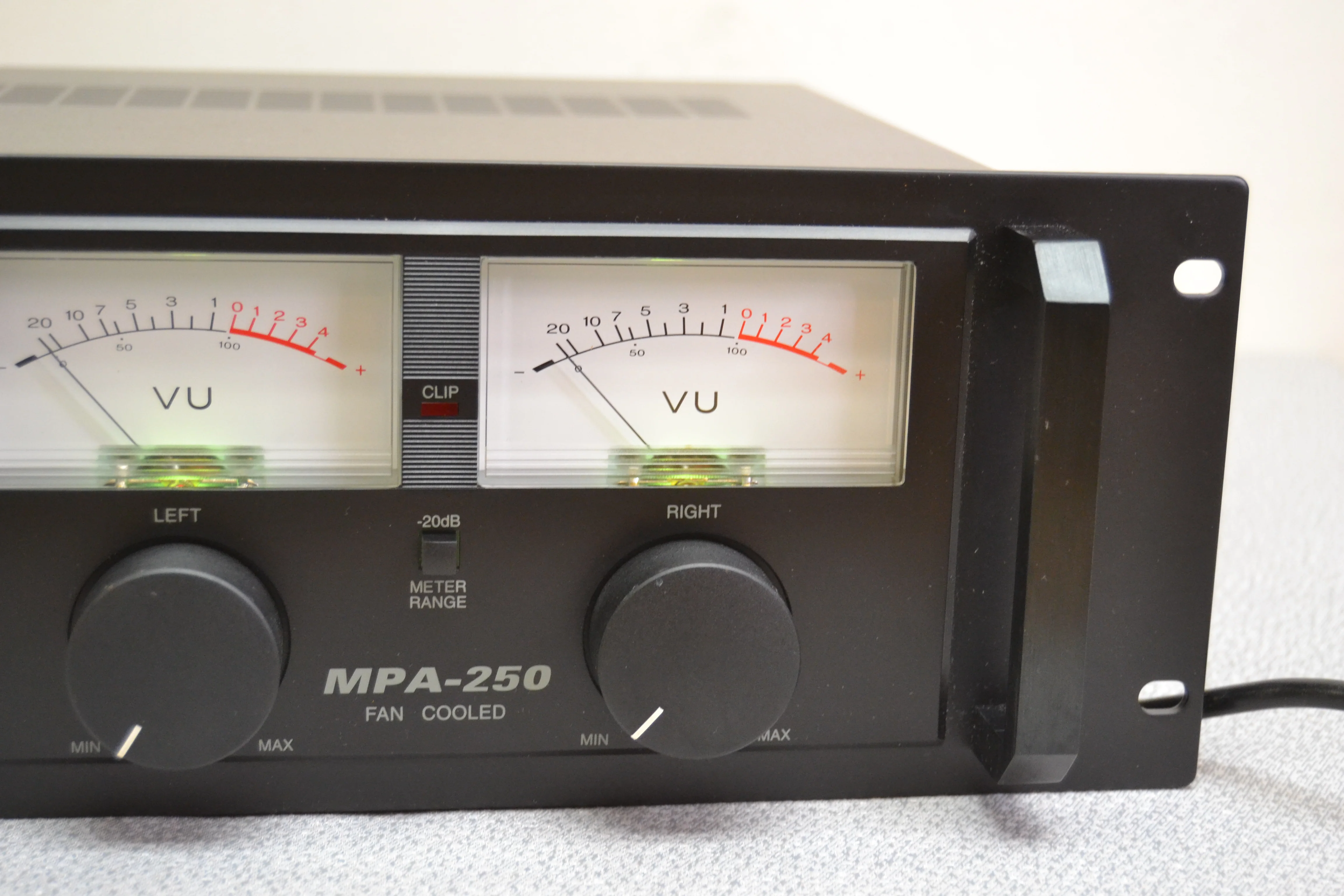 Radio Shack MPA-250 Stereo Power Amplifier - Image 4