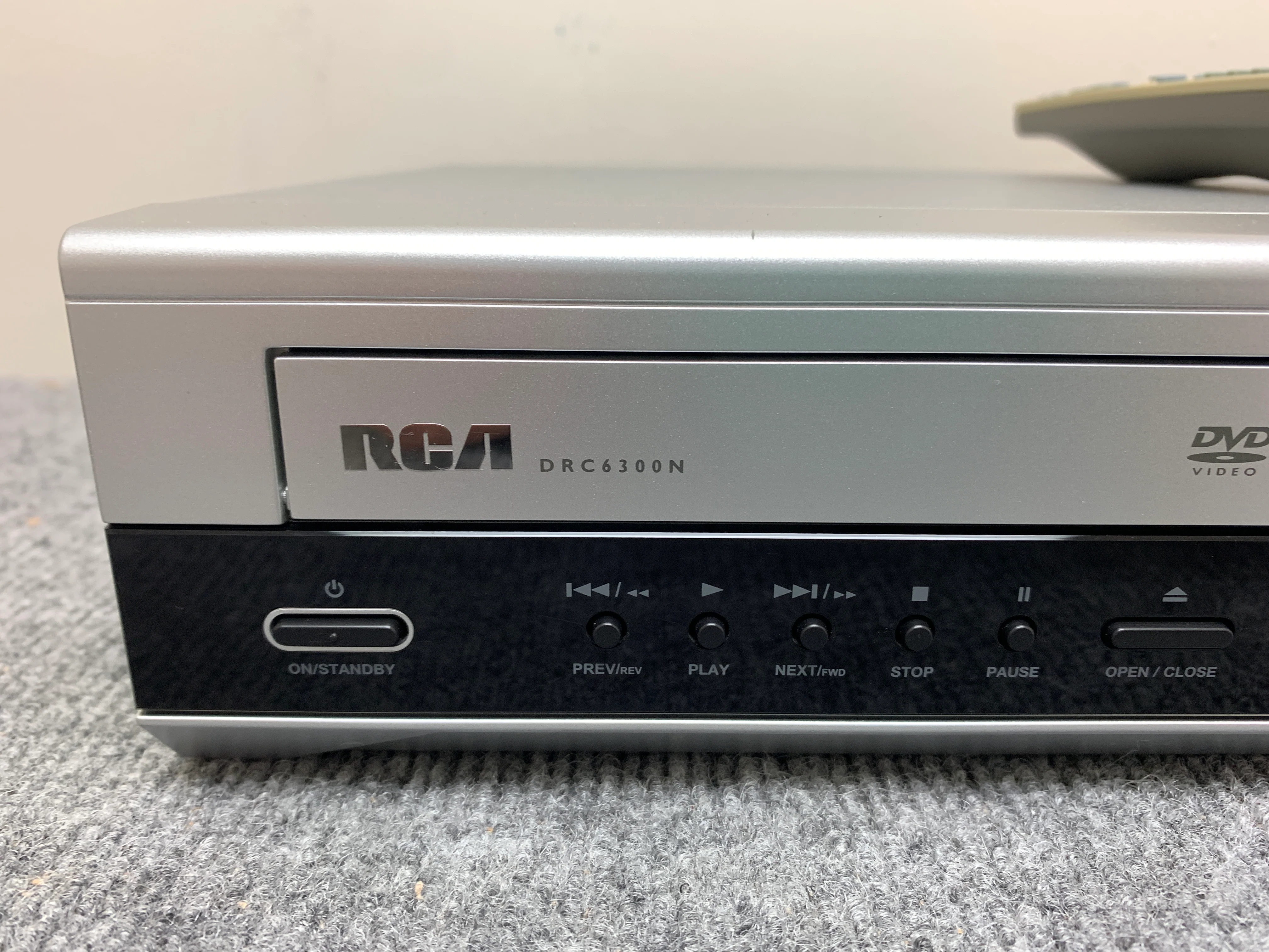 RCA DRC-6300N VHS Video Cassette Recorder HQ & DVD Player * Remote - Image 2