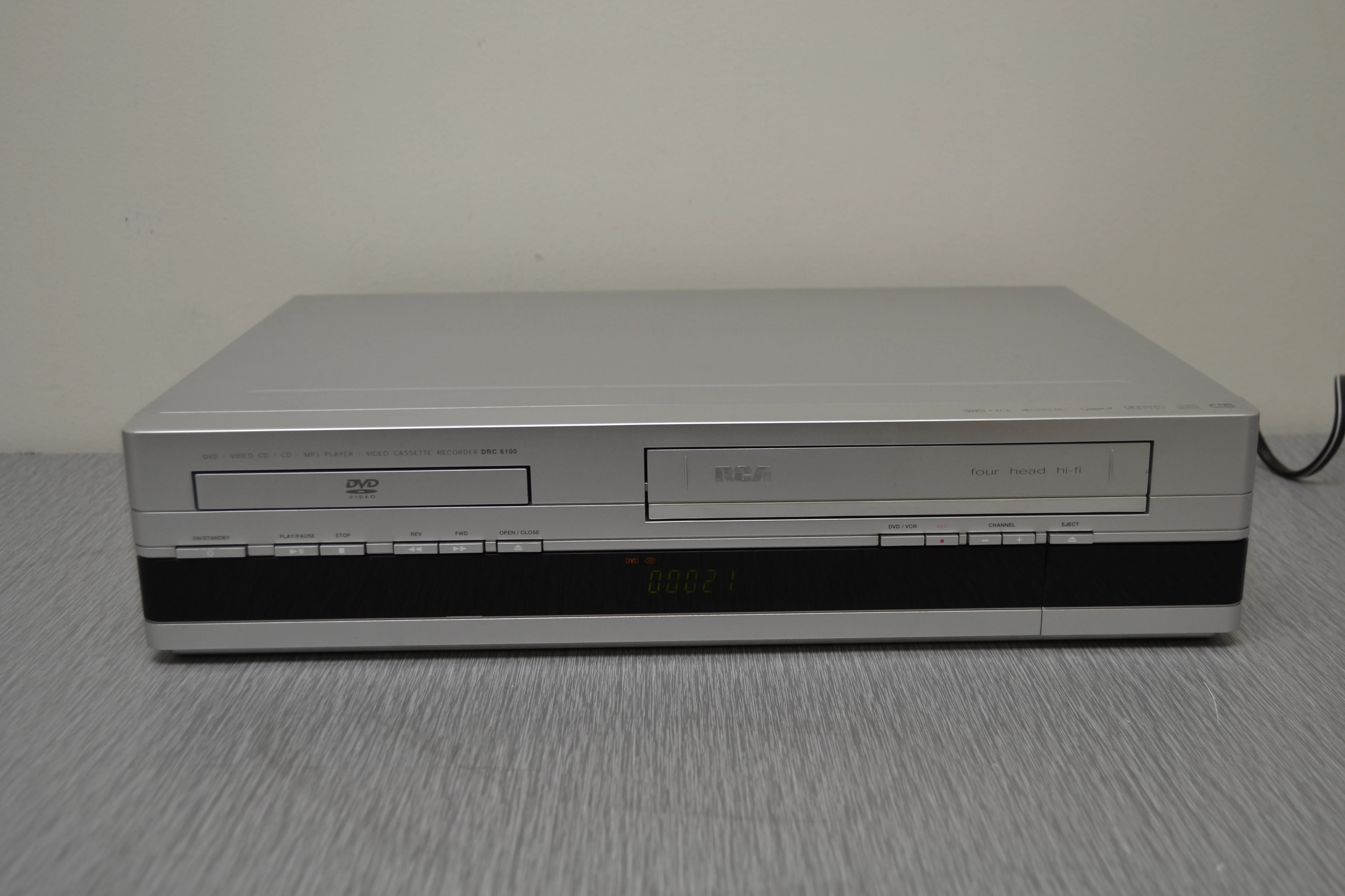 RCA DRC6100N Progressive Scan DVD/VCR Combo
