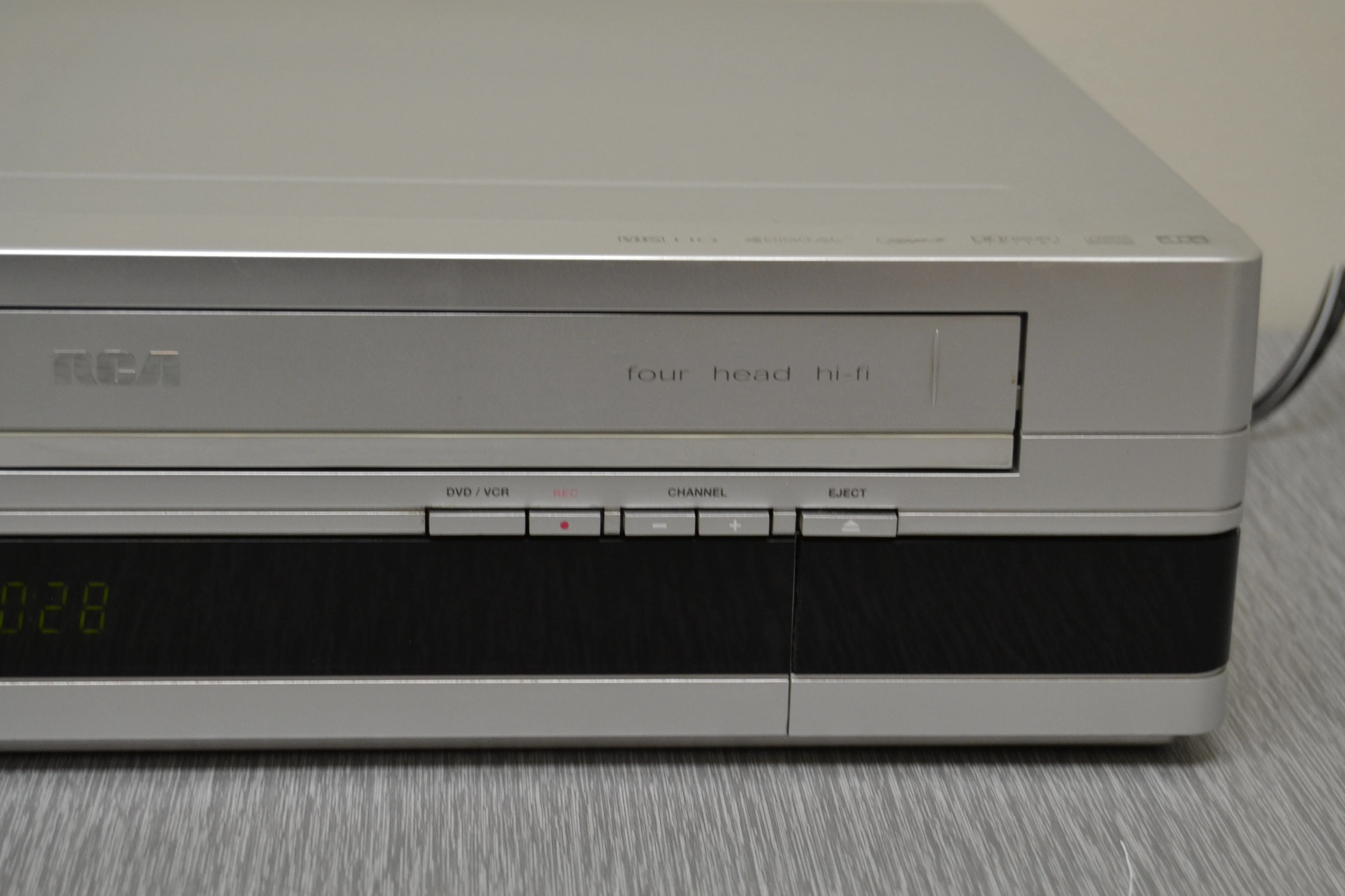 RCA DRC6100N Progressive Scan DVD/VCR Combo - Image 6