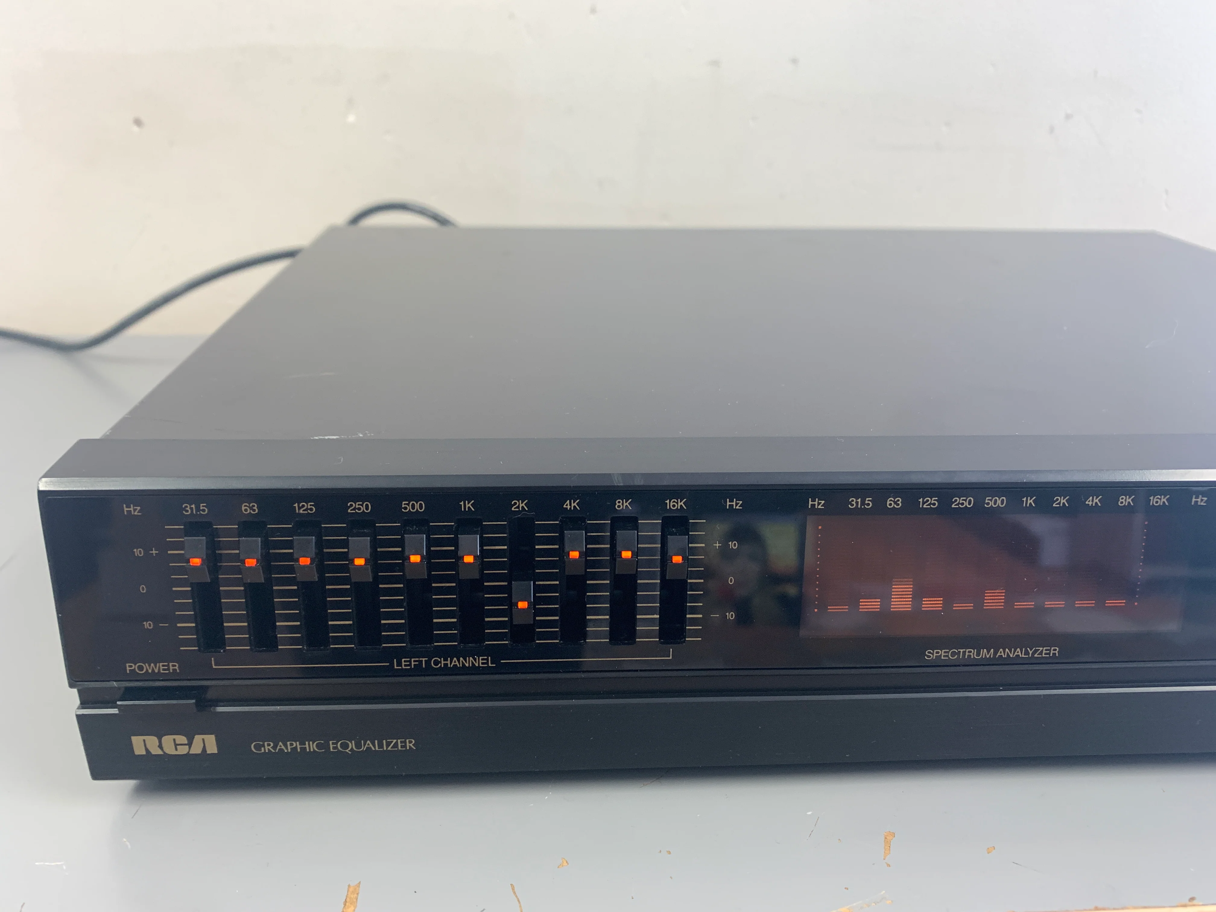 RCA MGE-260 Equalizer - Image 3
