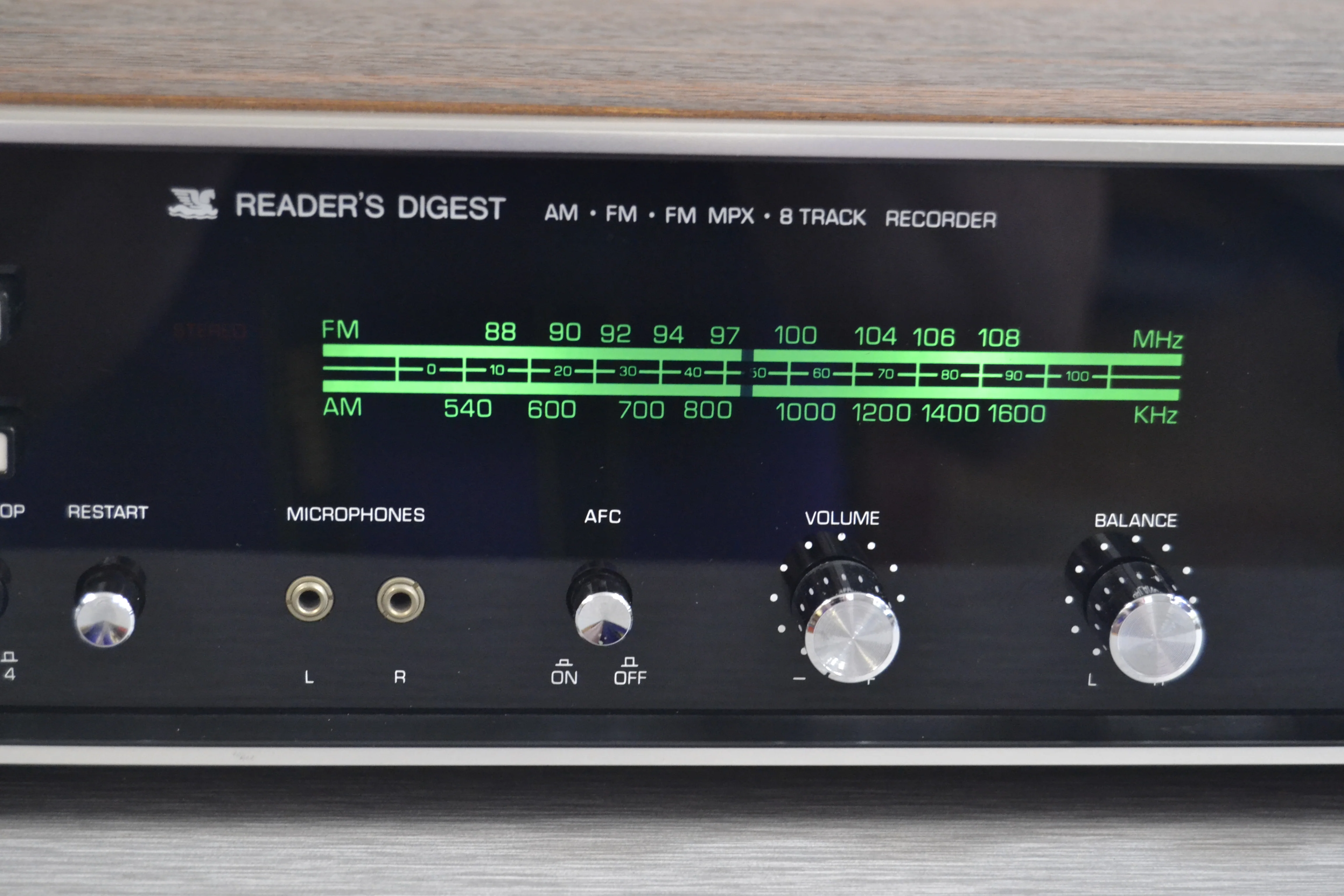 Reader's Digest 800 XR Stereo Receiver with 8 Track Player - Image 4