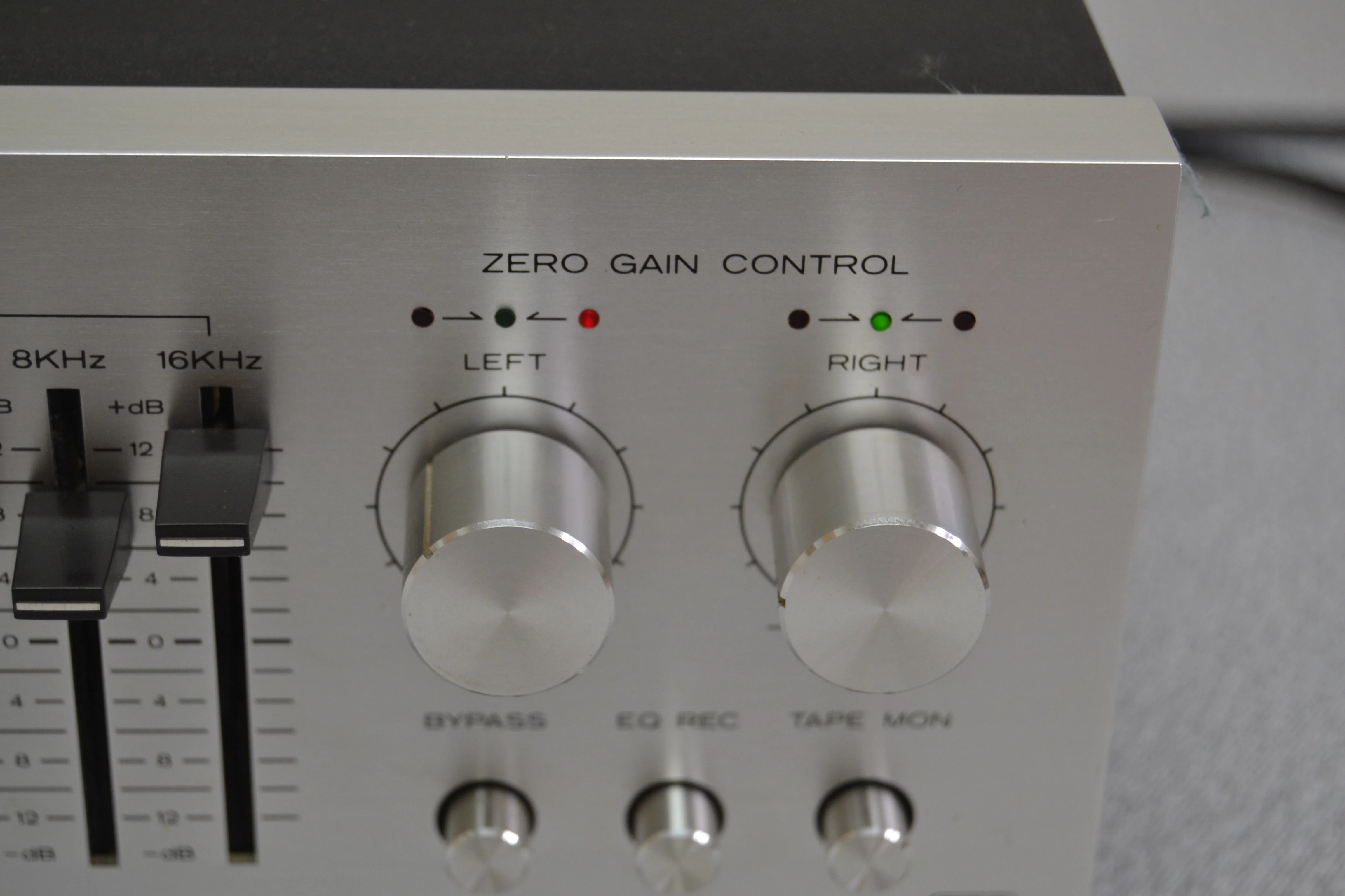 Realistic 31-2000 Stereo Frequency 10 Bands Graphic Equalizer (1980-83) - Image 6