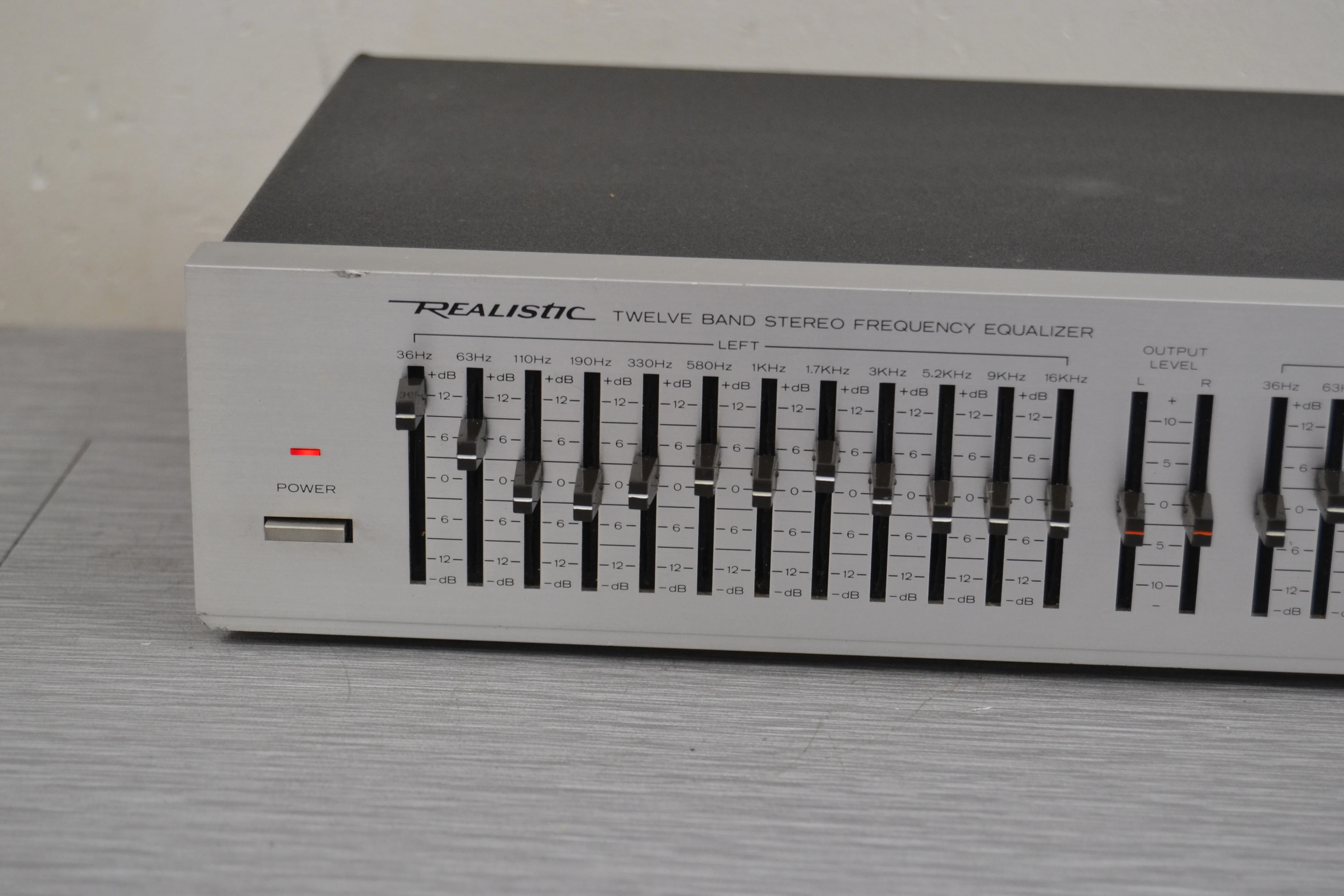 Realistic 31-2009 Graphic Equalizer - Image 2