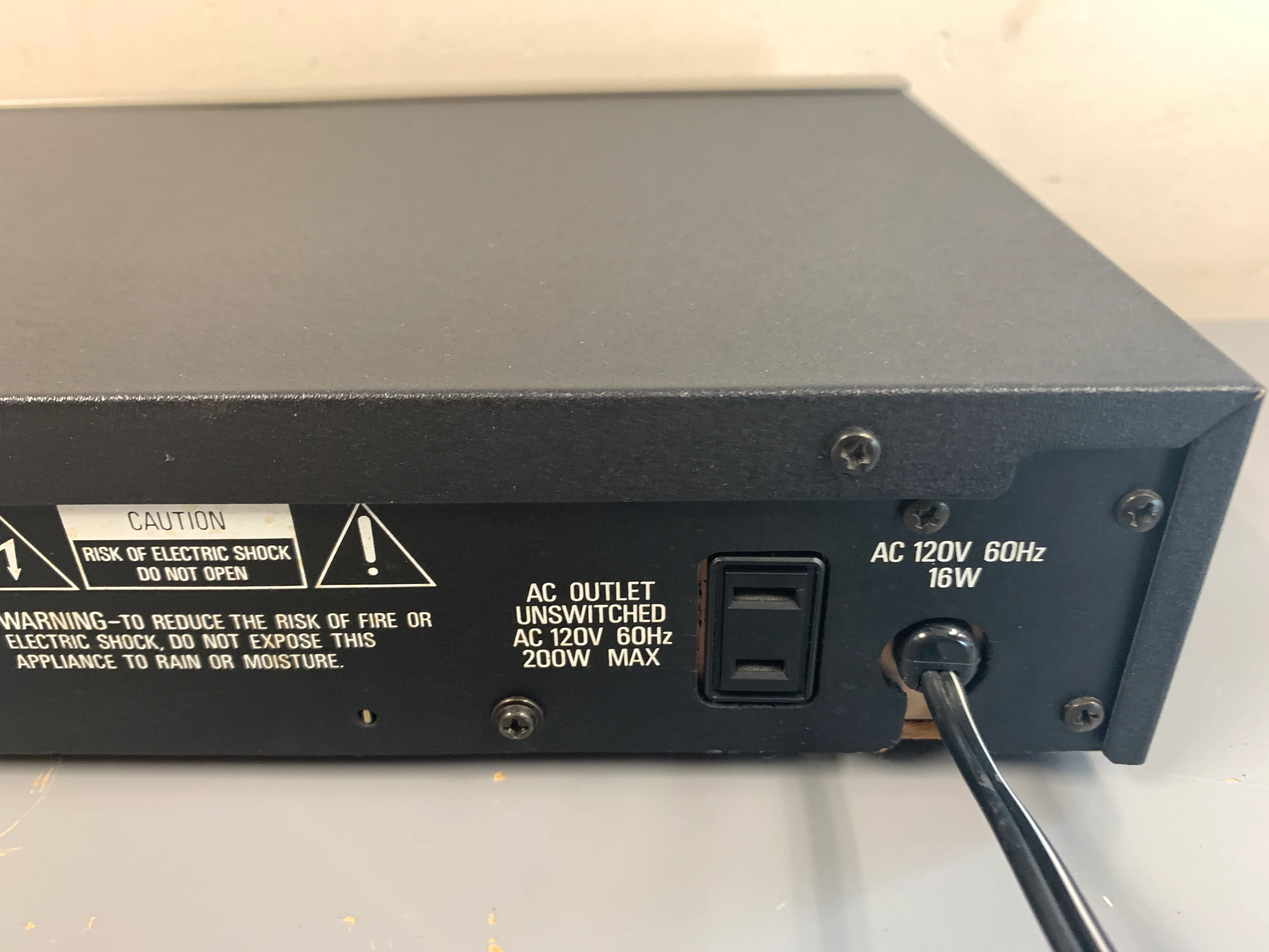 Realistic 31-2020 Graphic Equalizer & Spectrum Analyzer - Image 13
