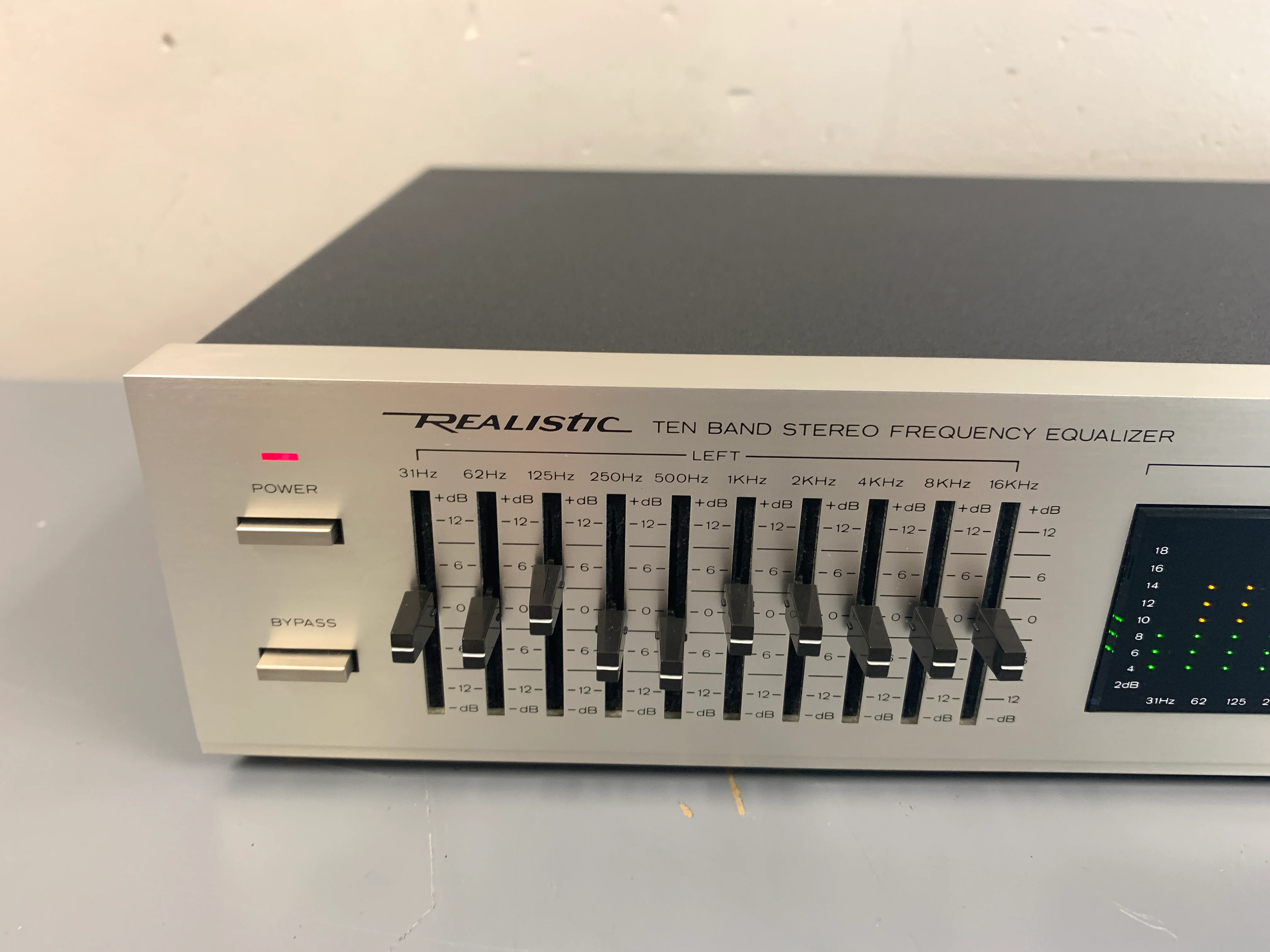 Realistic 31-2020 Graphic Equalizer & Spectrum Analyzer - Image 2