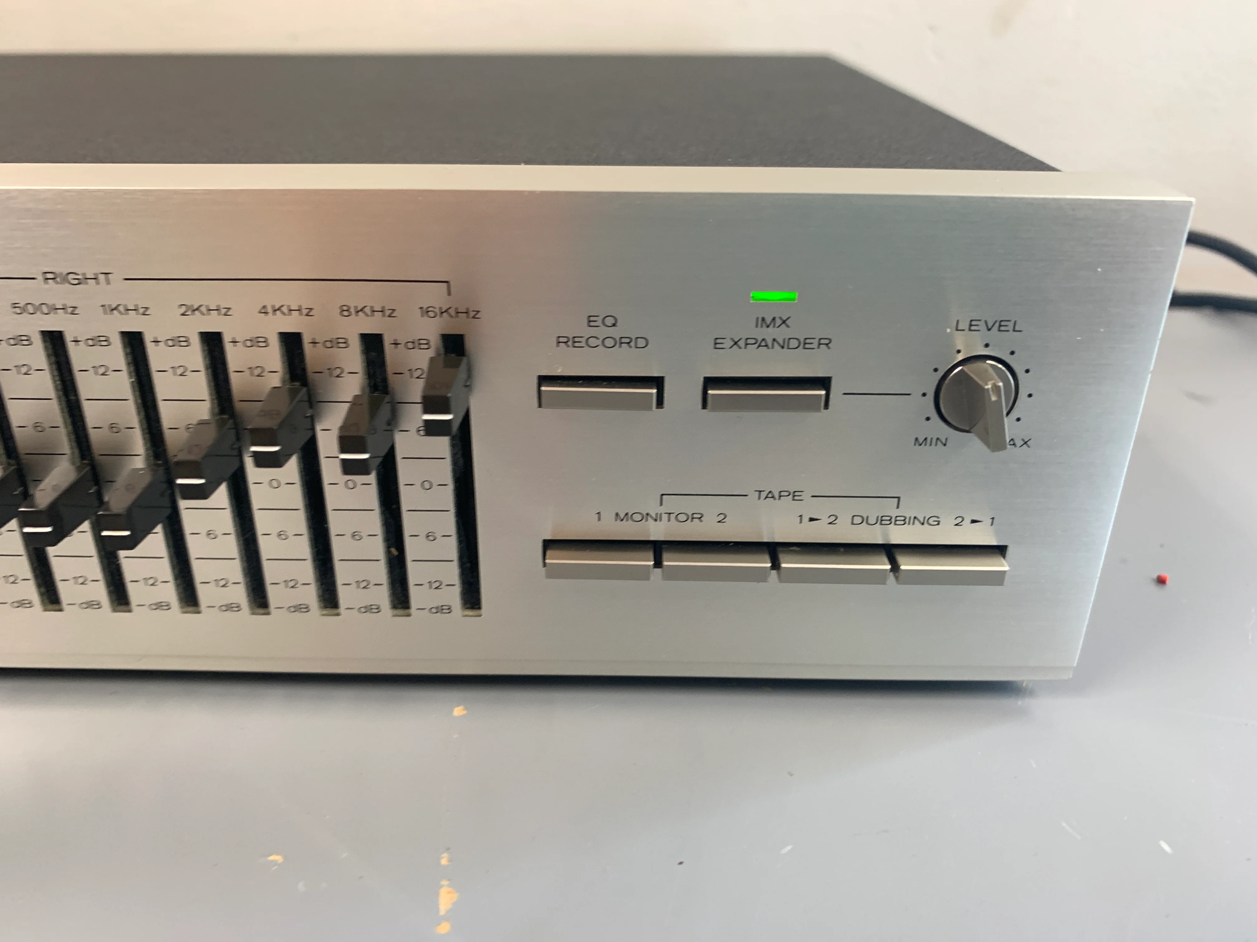 Realistic 31-2020 Graphic Equalizer & Spectrum Analyzer - Image 5