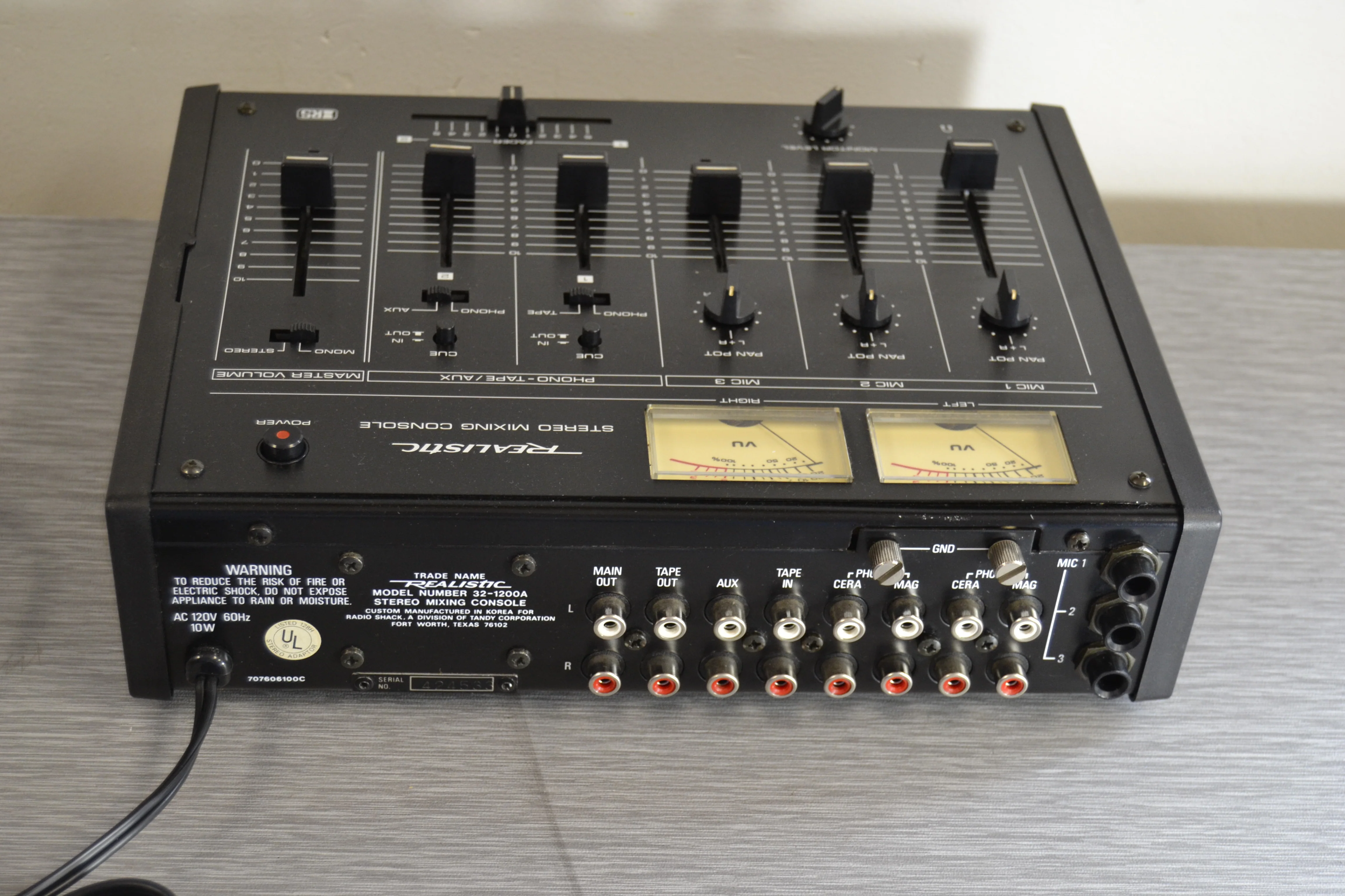 Realistic 32-1200A Stereo Mixing Console * 2 Analog Phono Inputs - Image 10