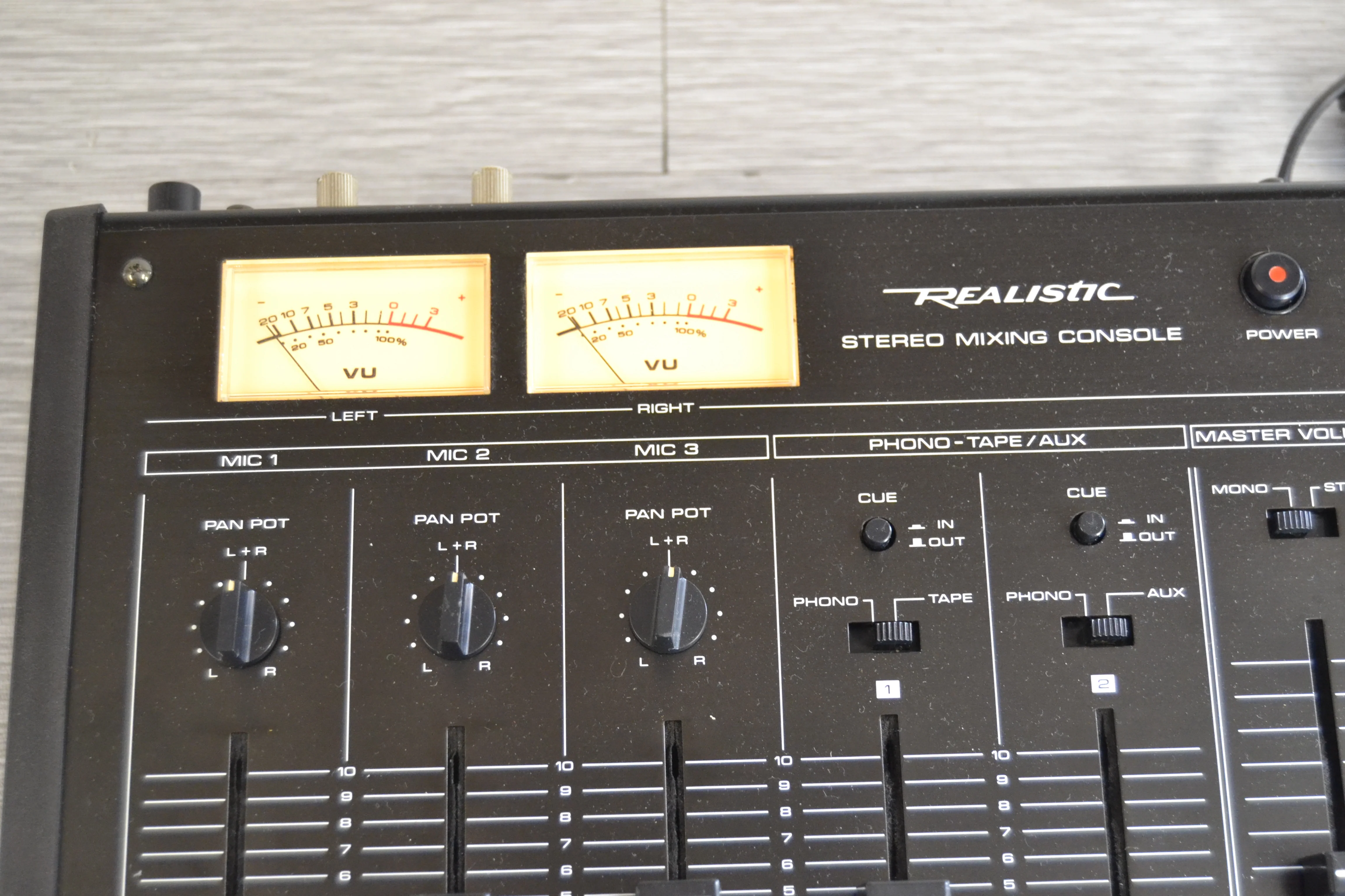 Realistic 32-1200A Stereo Mixing Console * 2 Analog Phono Inputs - Image 2