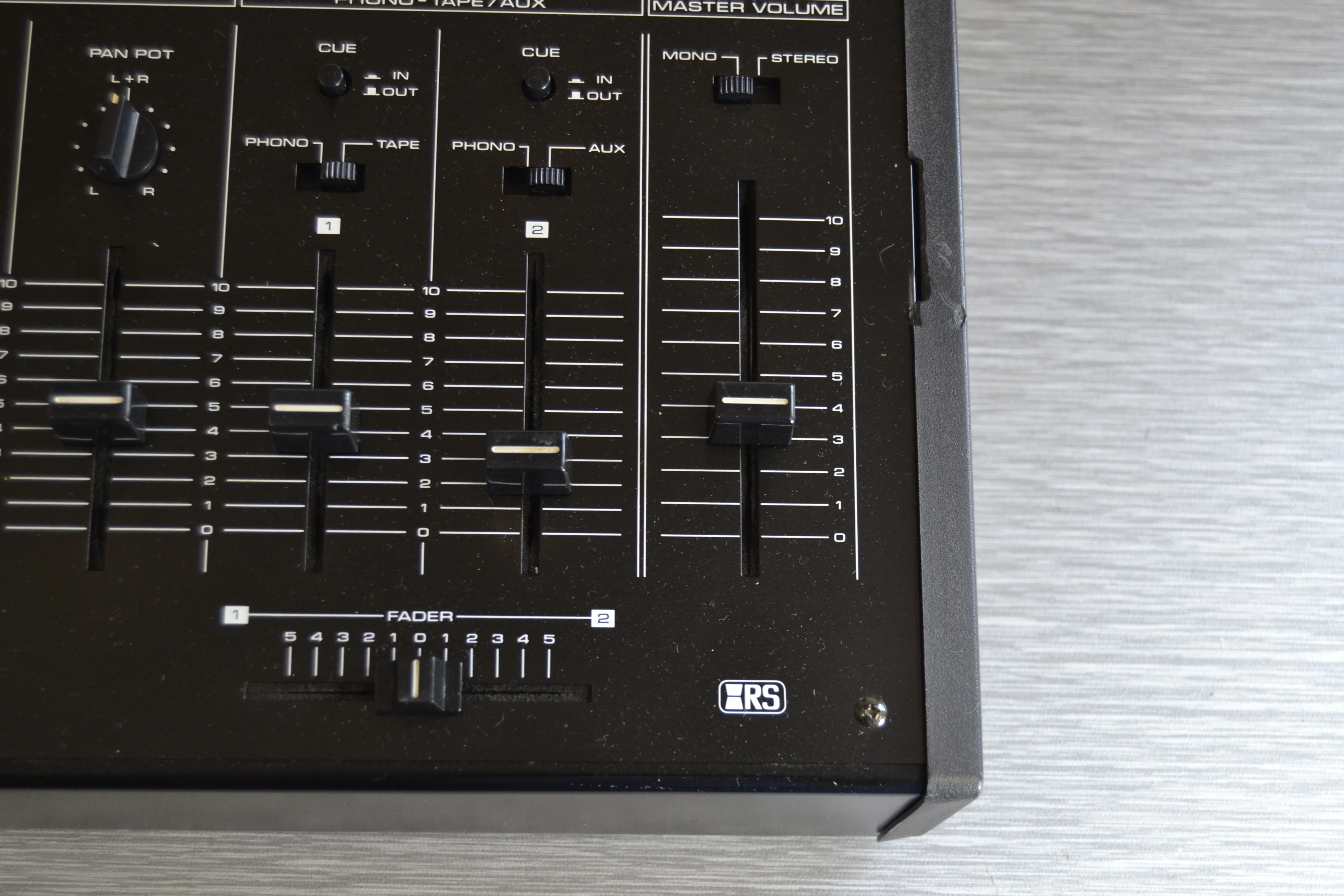 Realistic 32-1200A Stereo Mixing Console * 2 Analog Phono Inputs - Image 4