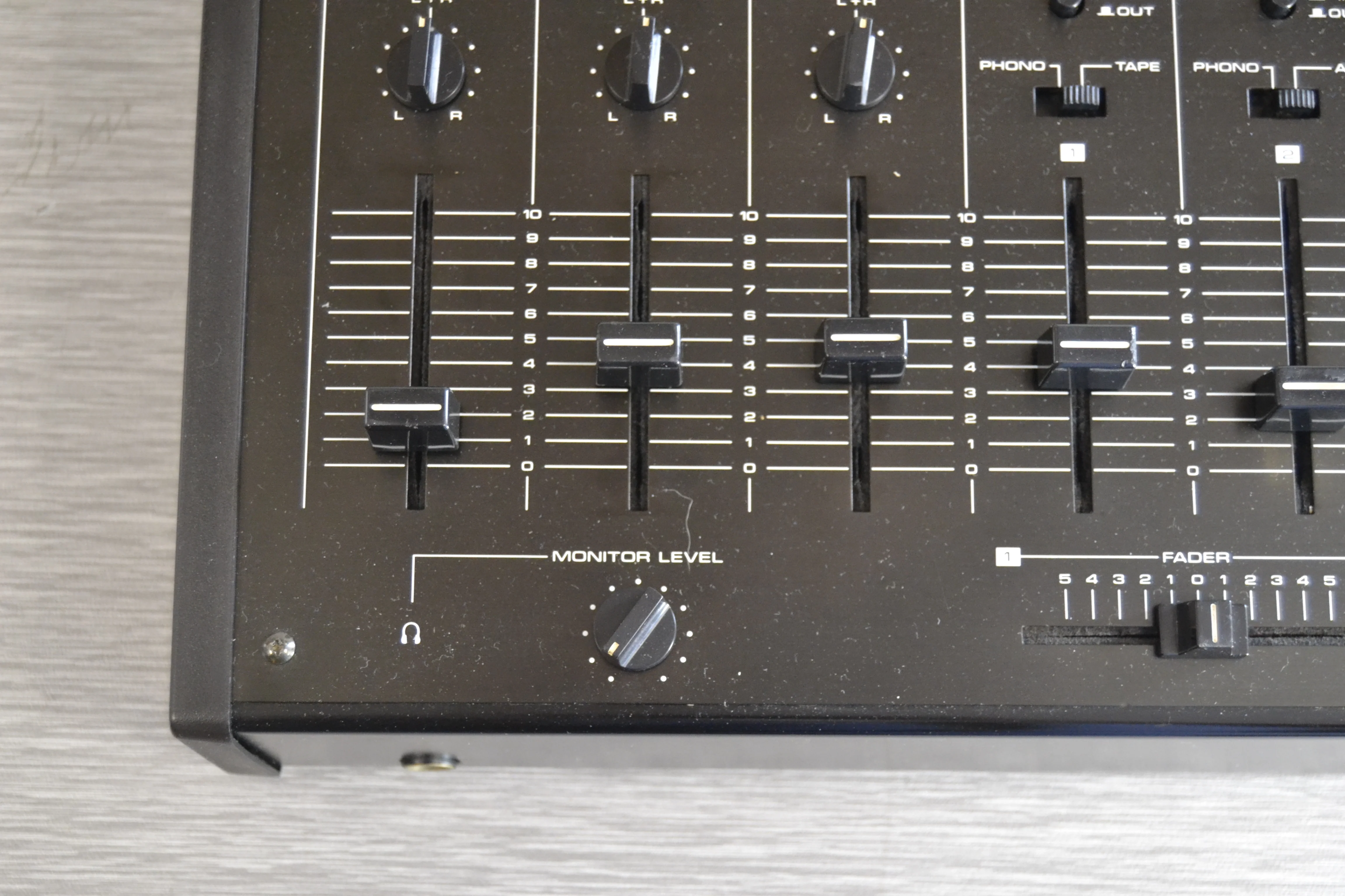 Realistic 32-1200A Stereo Mixing Console * 2 Analog Phono Inputs - Image 6