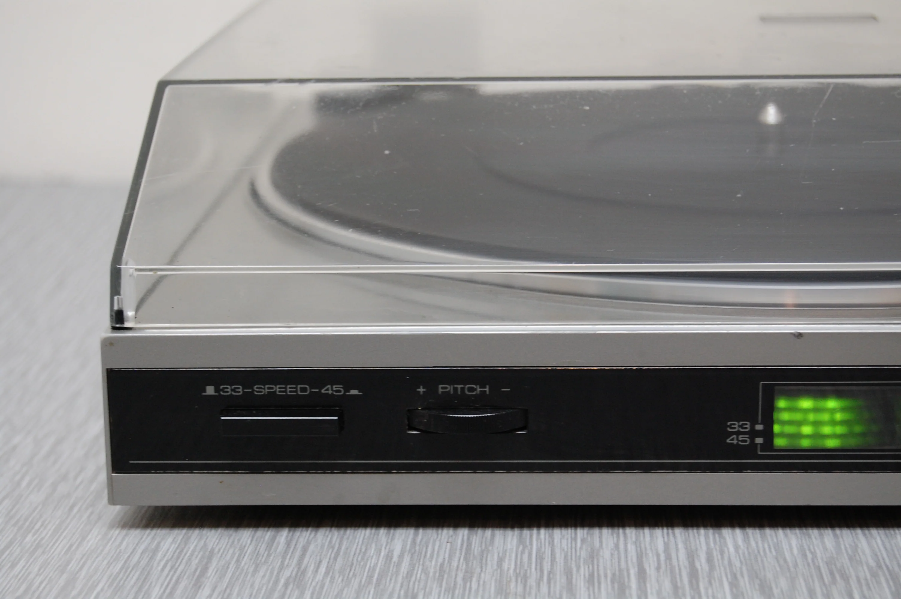 Realistic LAB330 Turntable * Built-in Preamplifier - Image 6