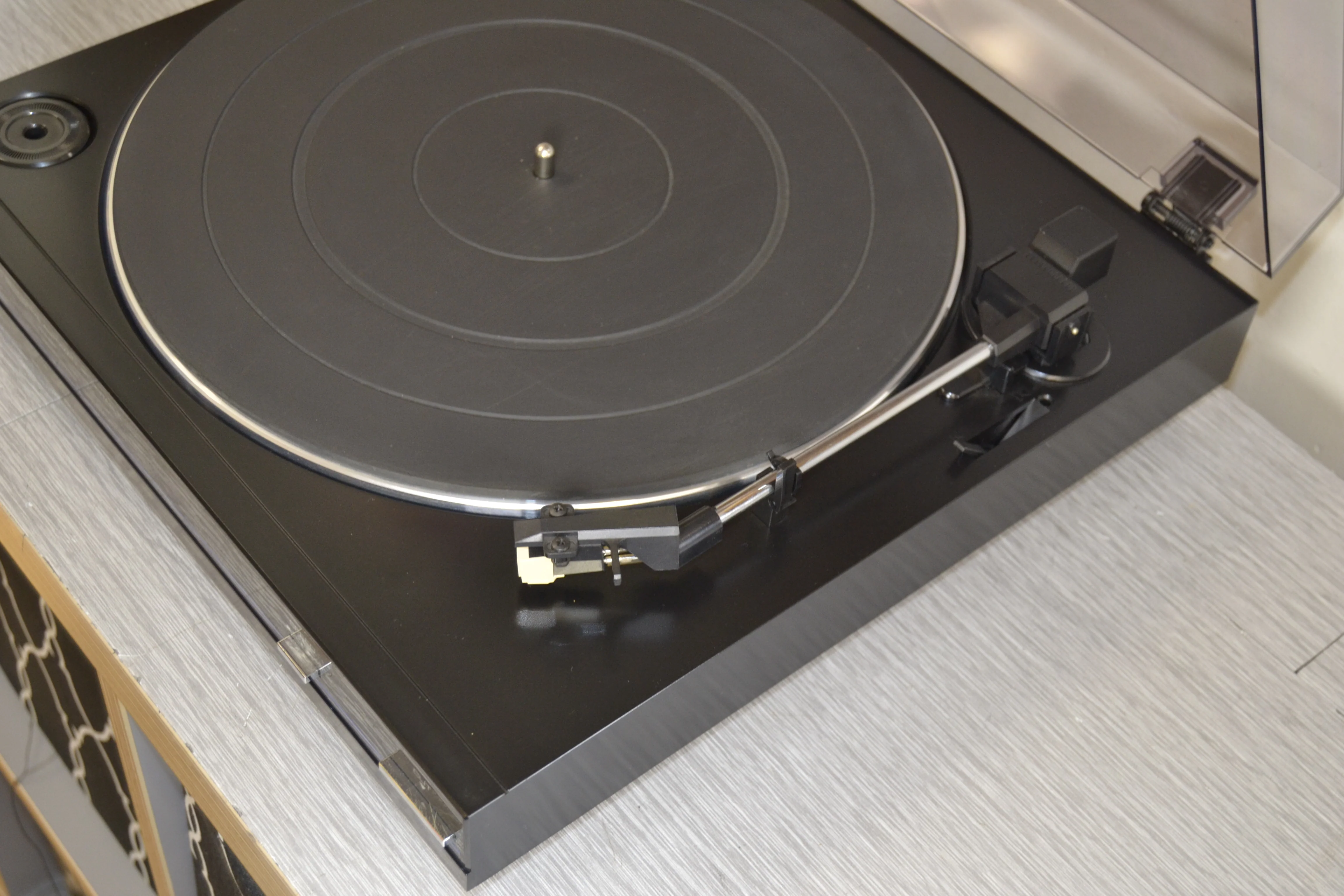 Realistic LAB340 Belt Drive Turntable - Image 12