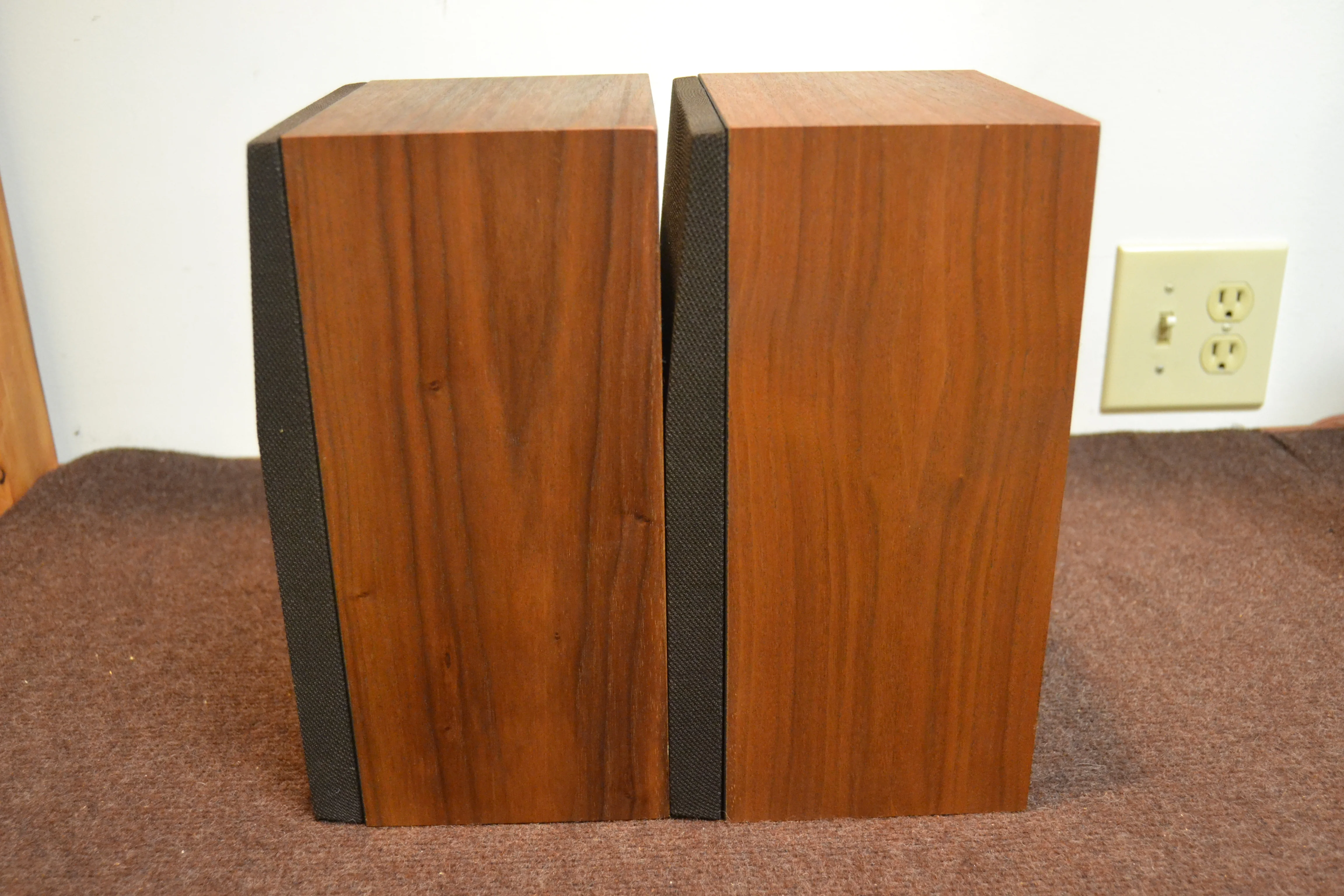 Realistic Minimus 25 Bookshelf Speakers - Image 4