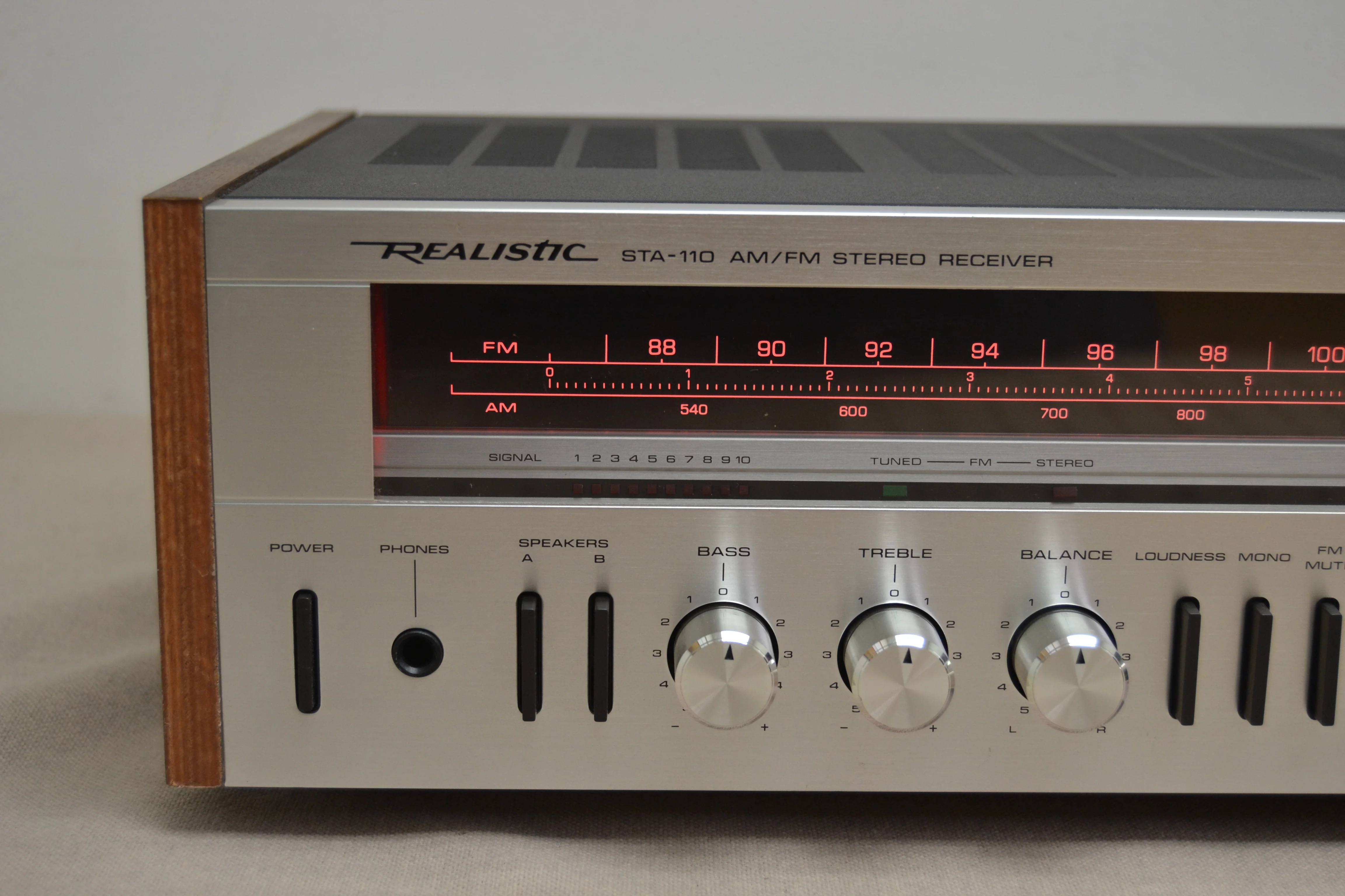 Realistic STA-110 Stereo Receiver * 22W RMS * 1982 - Image 2