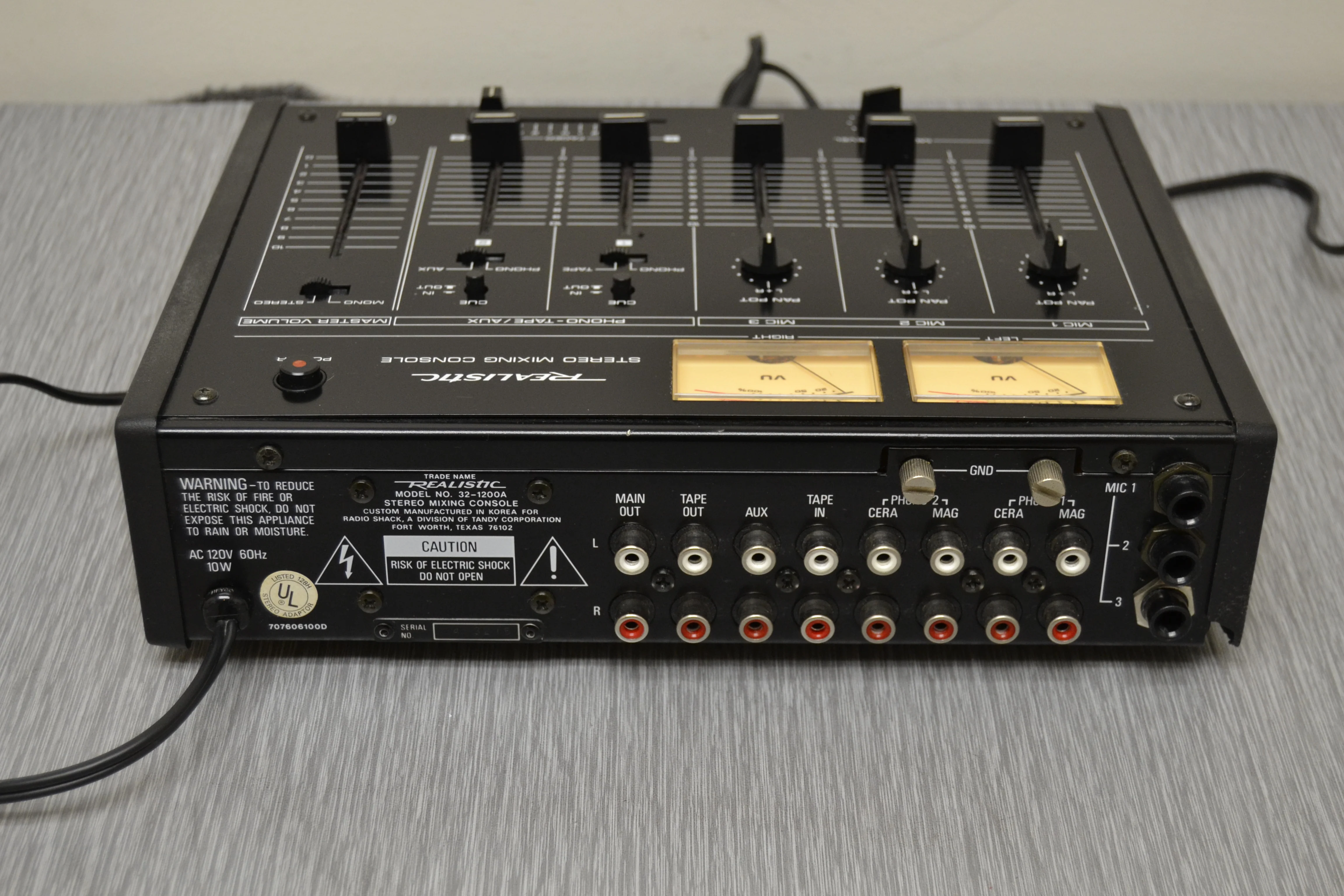 Realistic Stereo Mixing Console 32-1200A Analog Mixer - Image 5