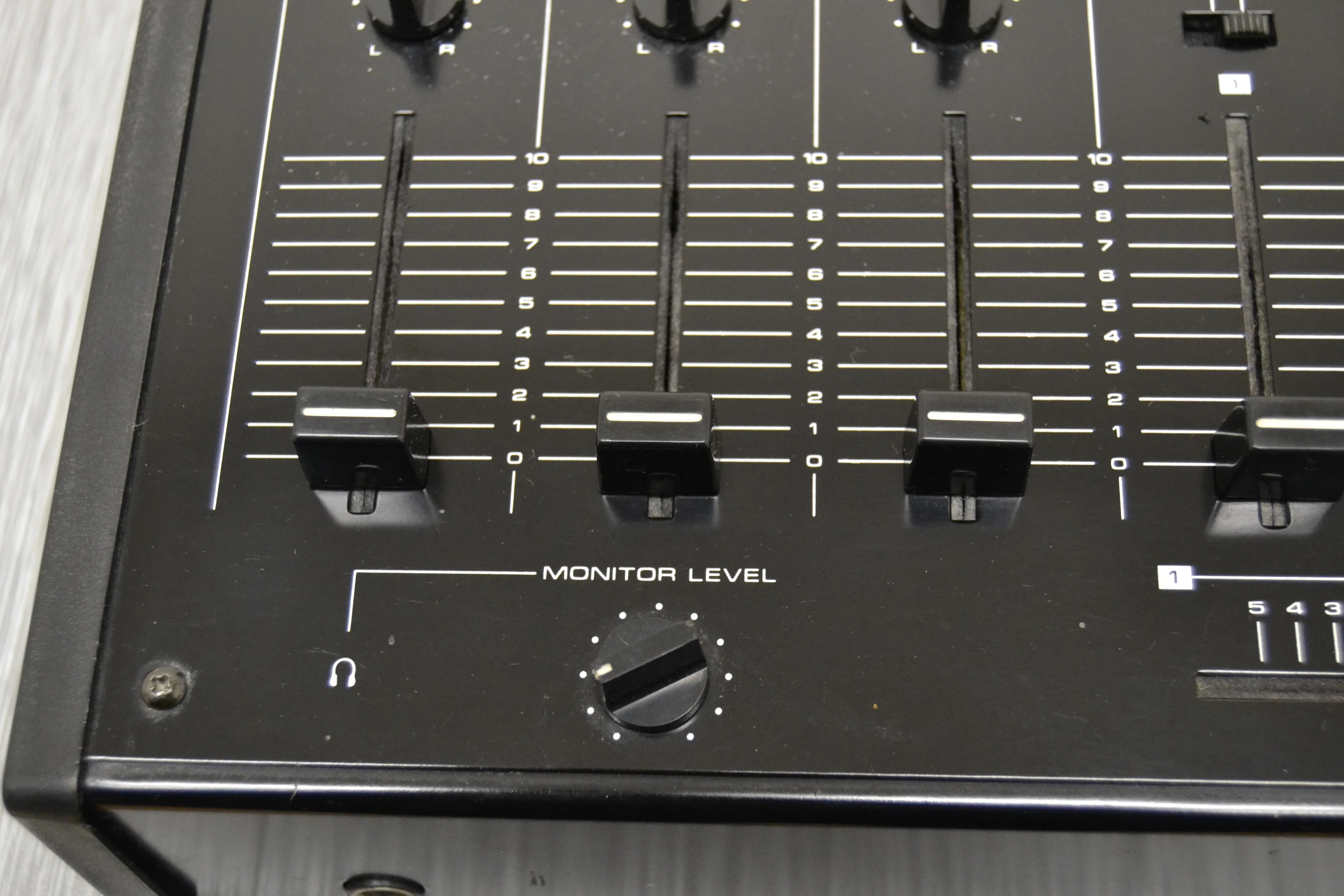 Realistic Stereo Mixing Console 32-1200A Analog Mixer - Image 8