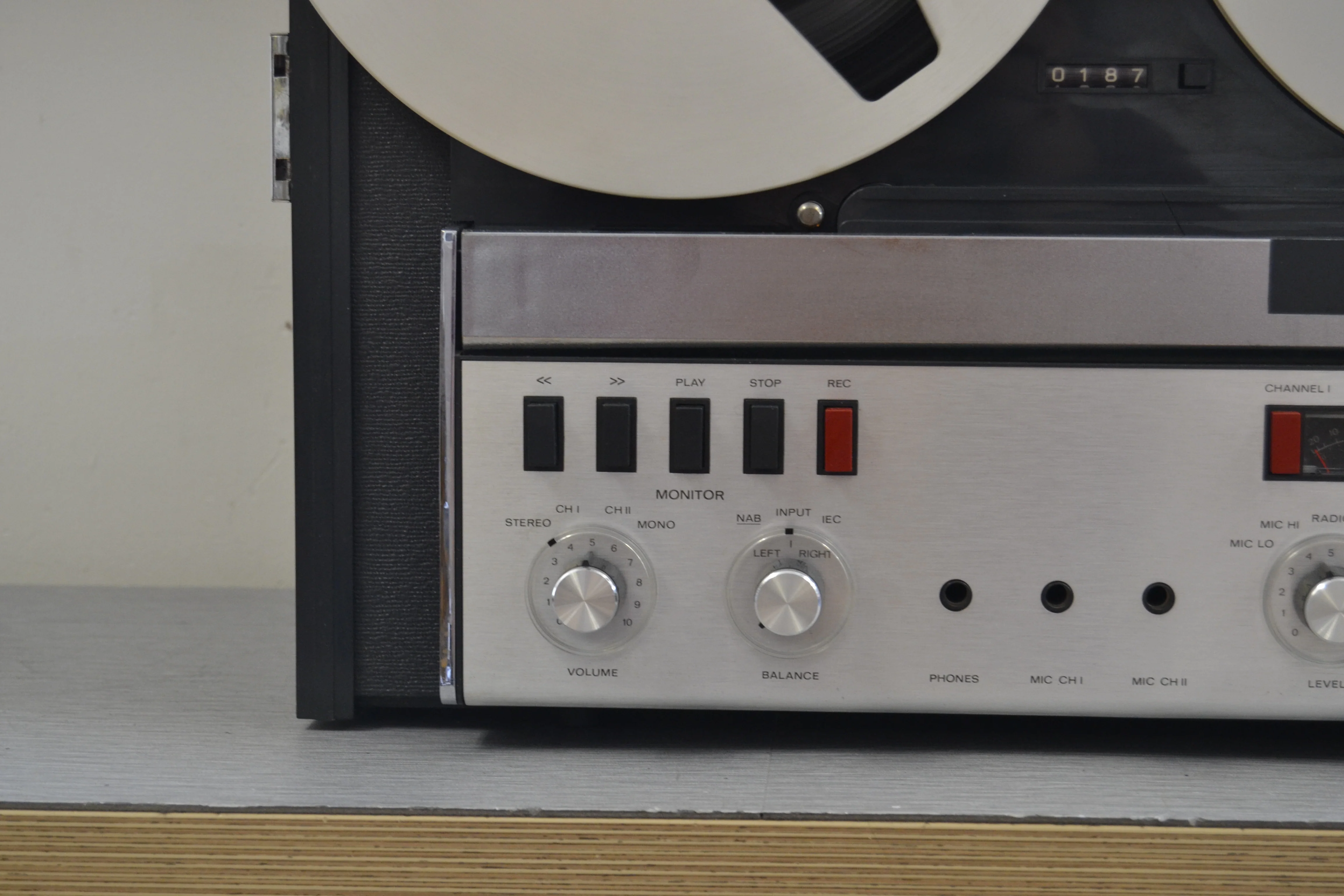 Revox A77 Reel to Reel in Speaker Case * Manual * Reels * Accessories - Image 2
