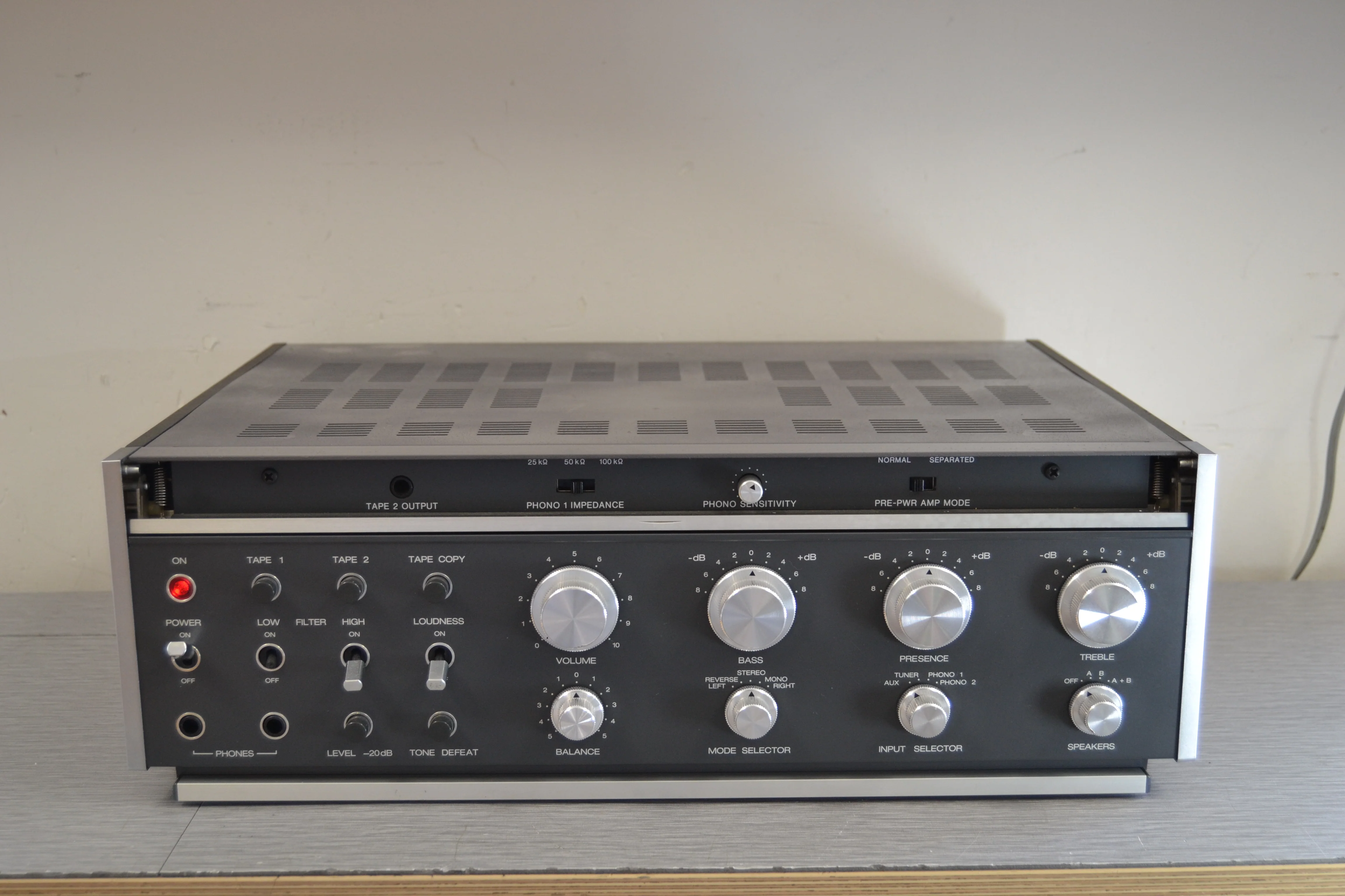 Revox B-750 MK1 Stereo Integrated Amplifier * Recapped and Relay Board Rebuilt * - Image 2