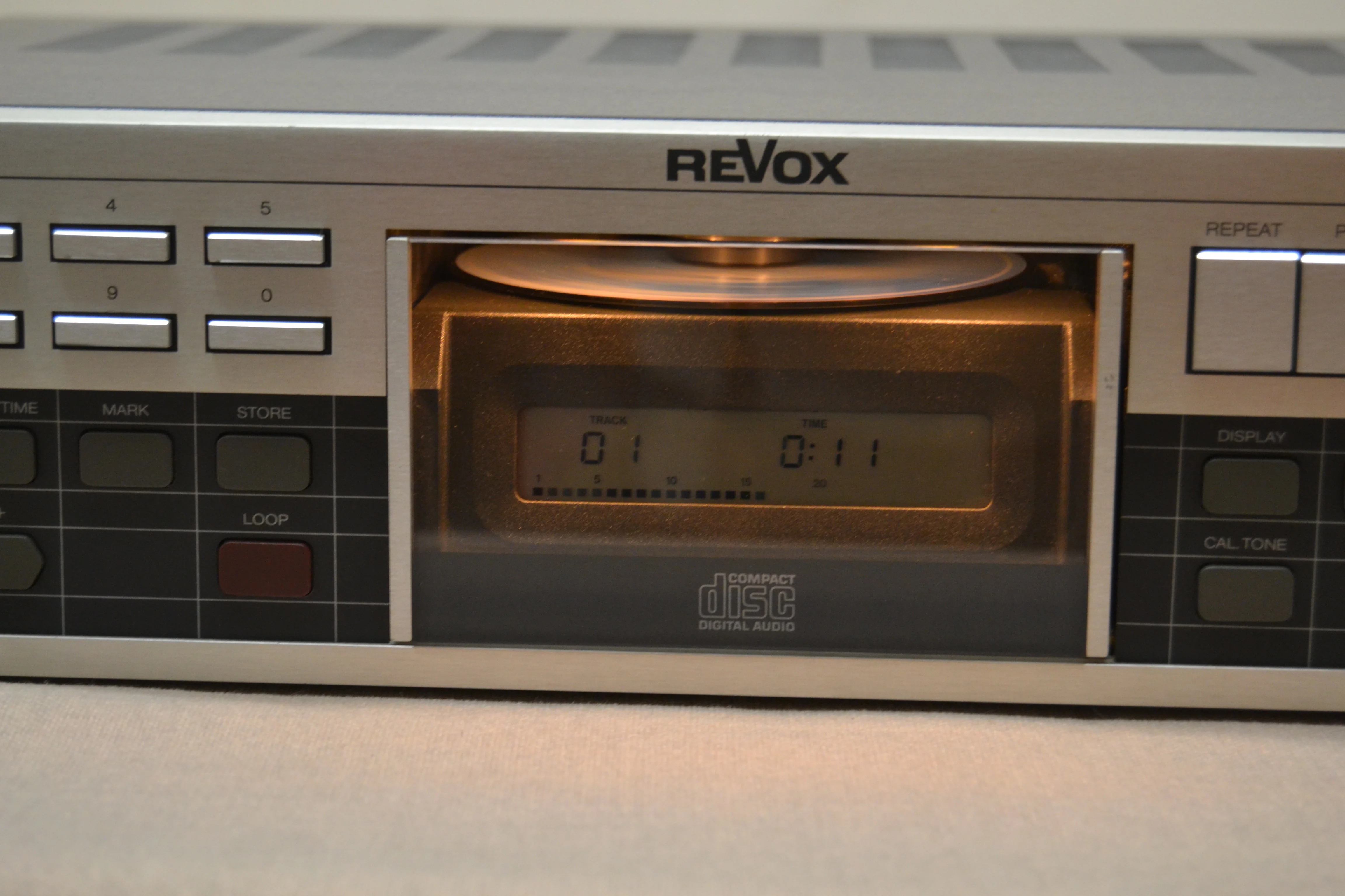 Revox B225 Compact Disc Player (1985) * Fully Serviced and Restored to Factory Specs * Original Box - Image 3