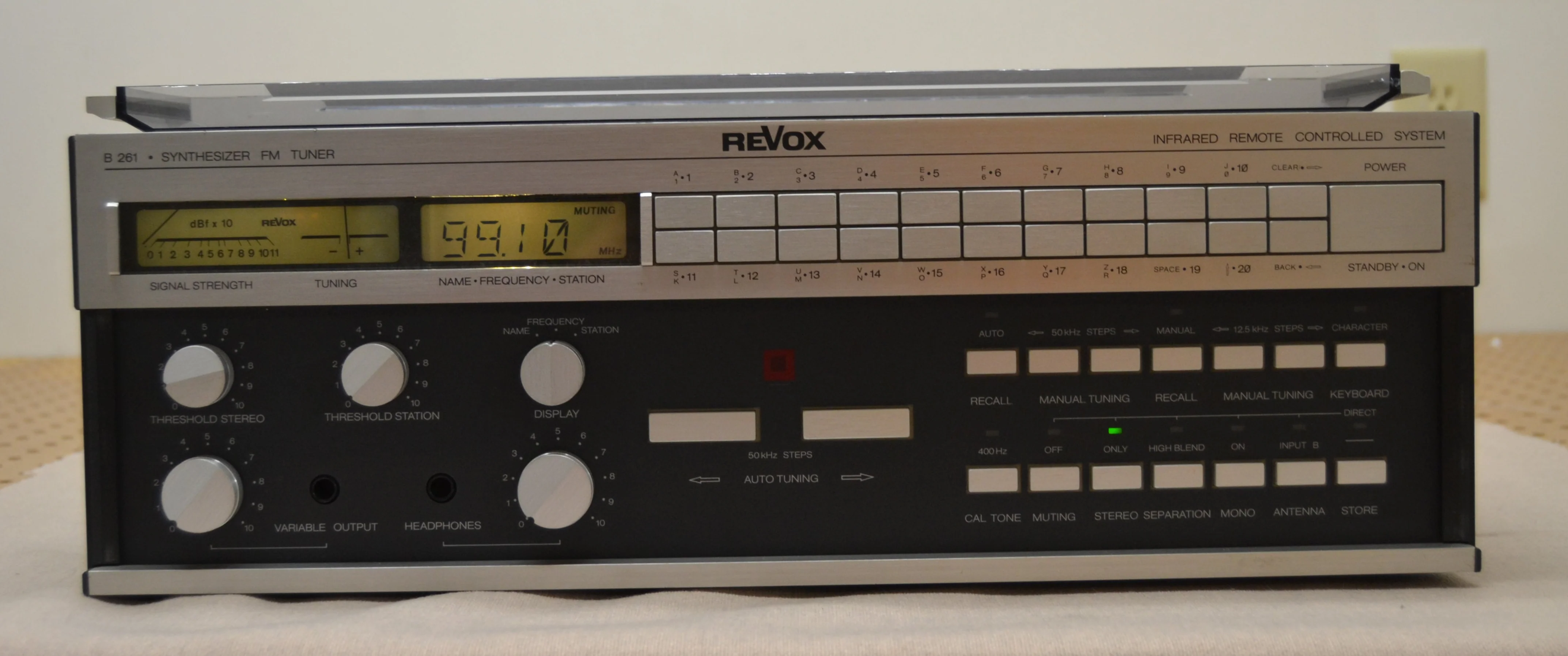 Revox B261 FM Stereo Tuner (1985) * Original Box - Image 2
