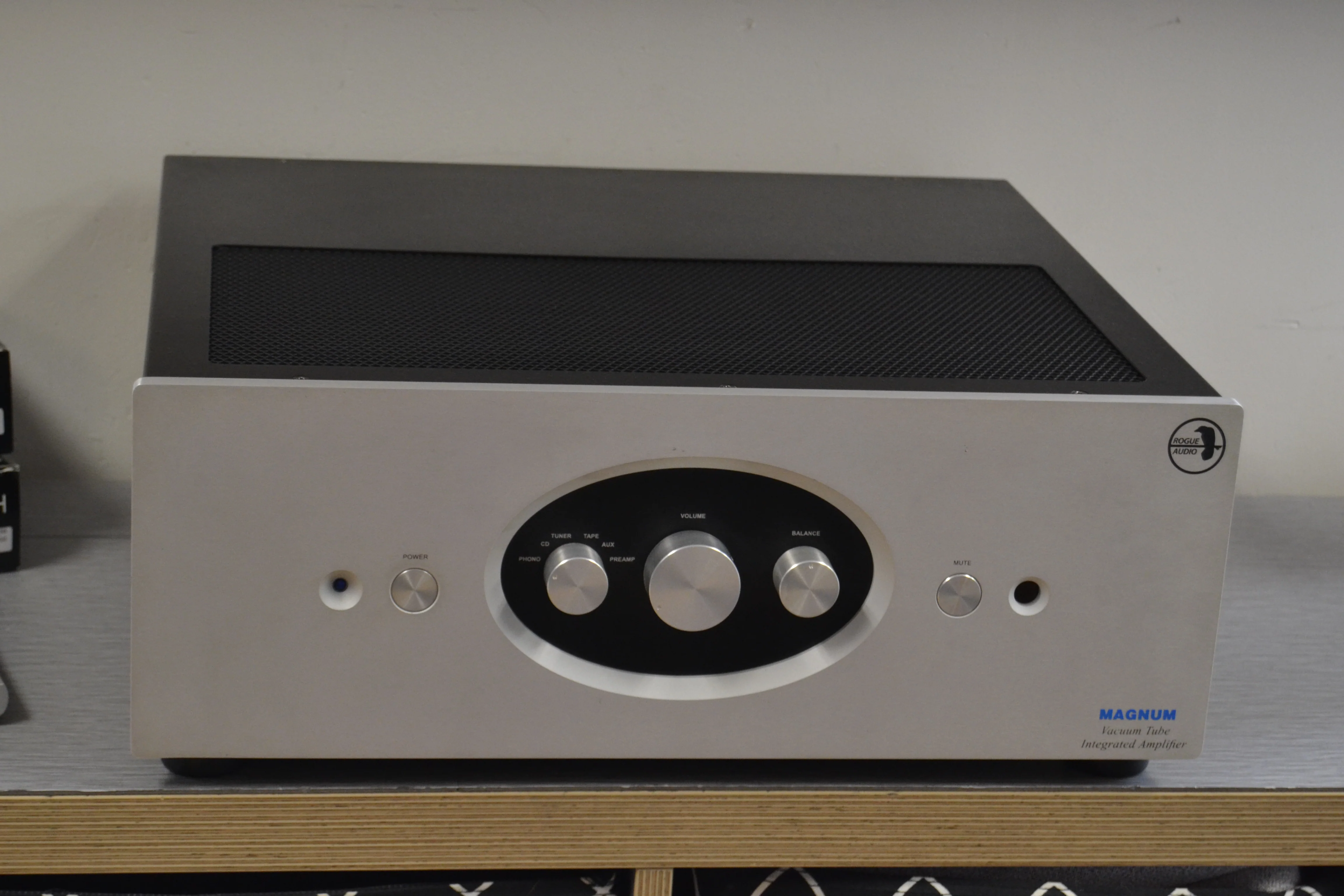 Rogue Audio Tempest II Magnum - Tube Integrated Amplifier - OEM Upgrades - Manual - Box * Remote ( not working ) * - Image 2