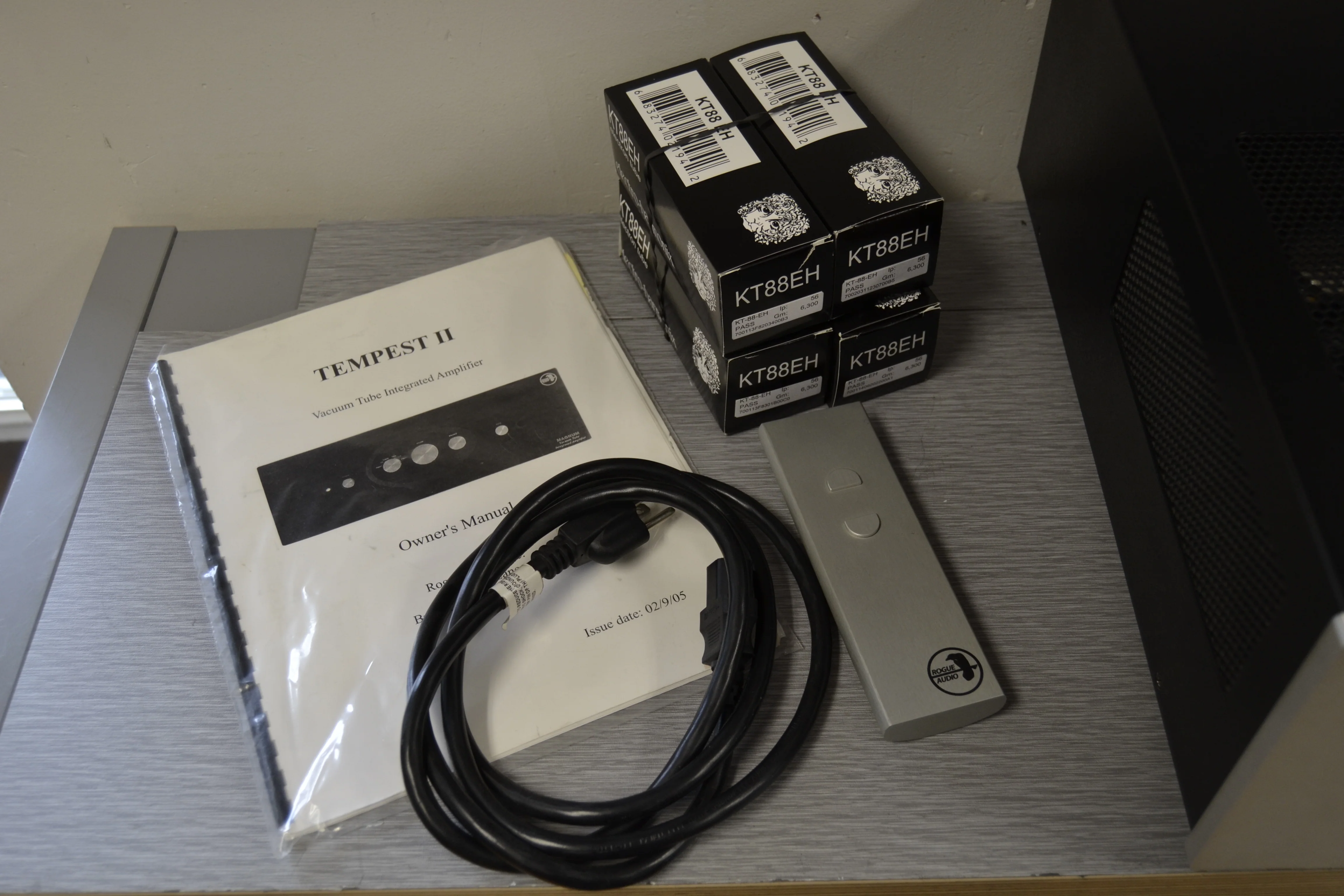 Rogue Audio Tempest II Magnum - Tube Integrated Amplifier - OEM Upgrades - Manual - Box * Remote ( not working ) * - Image 7