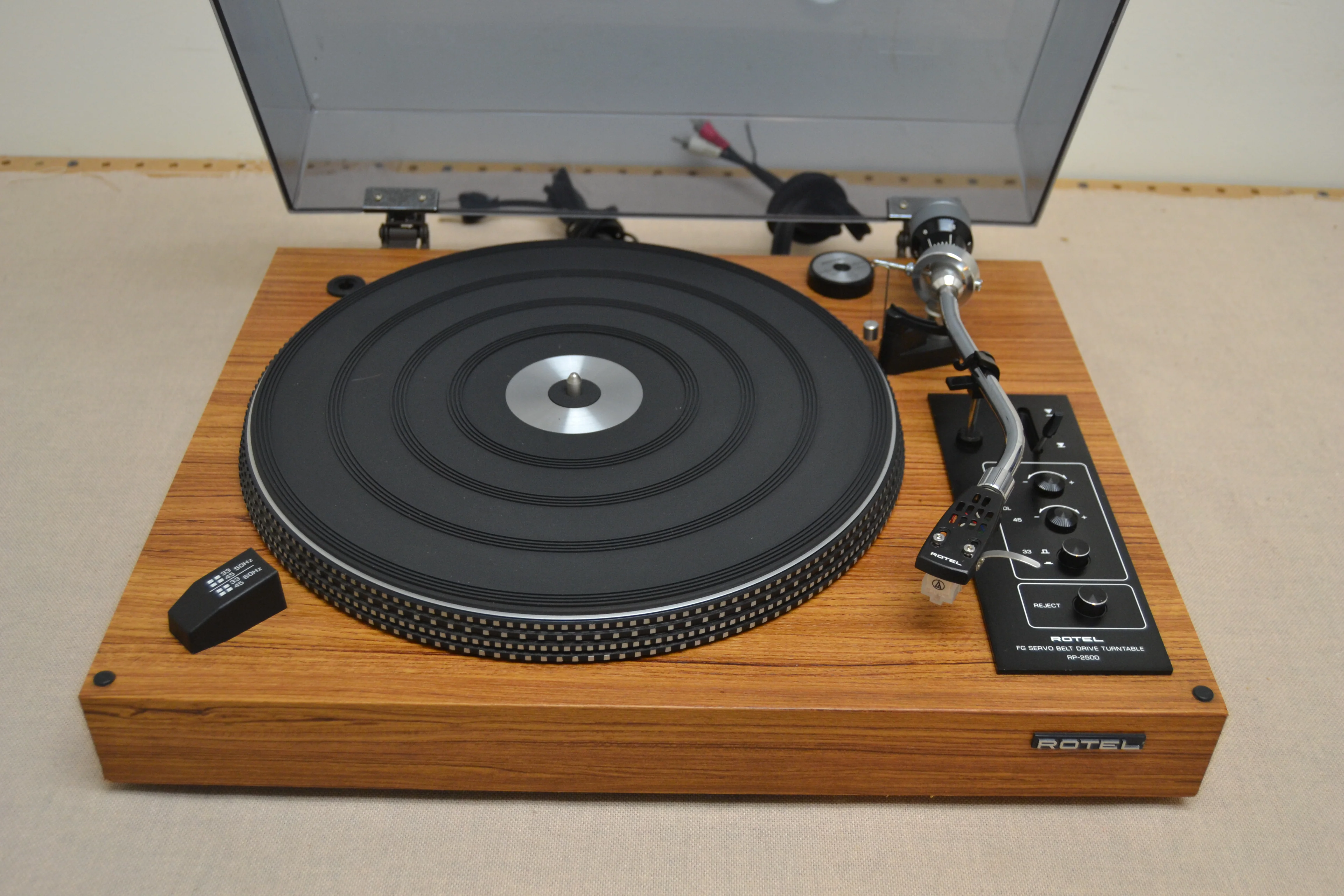 Rotel RP-2500 Belt Drive Turntable * NEW Audio Technica AT3600 Cartridge