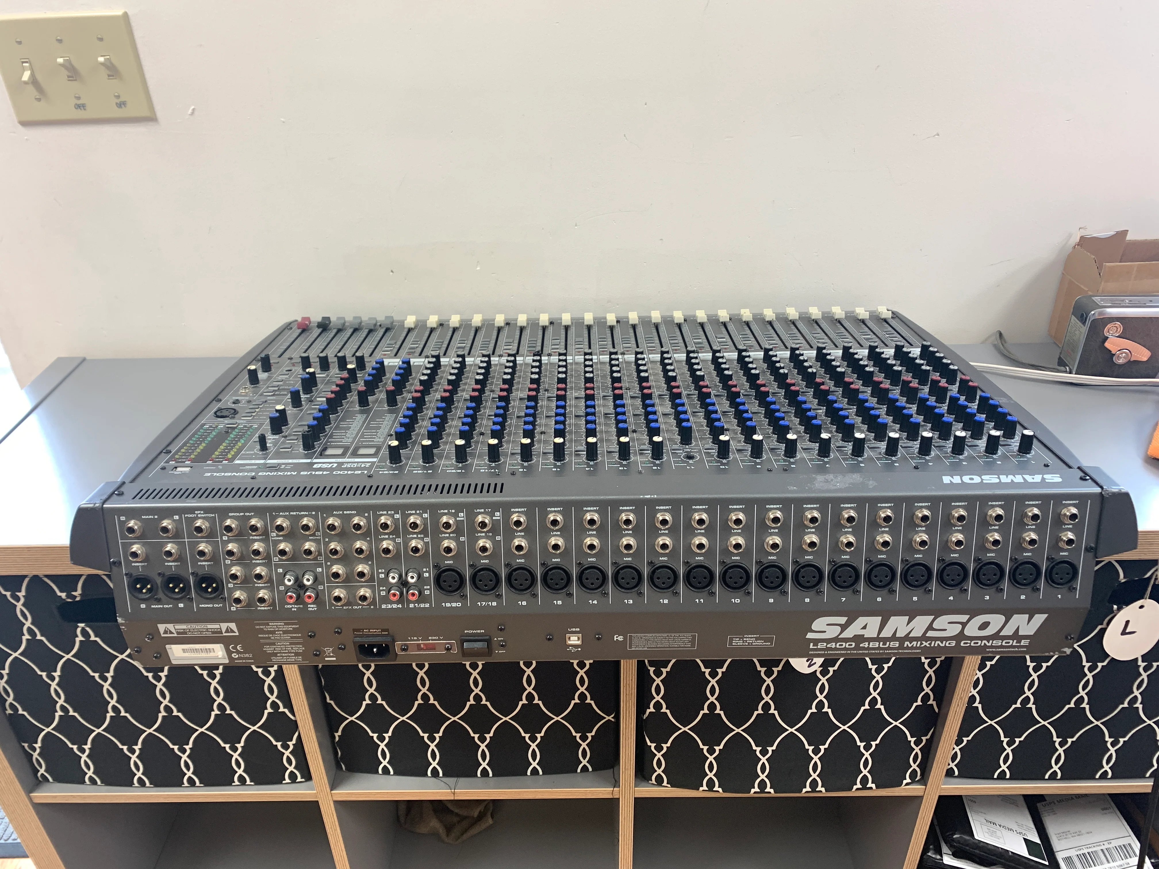 Samson L2400 24-Channel Mixer with USB Interface - Image 10