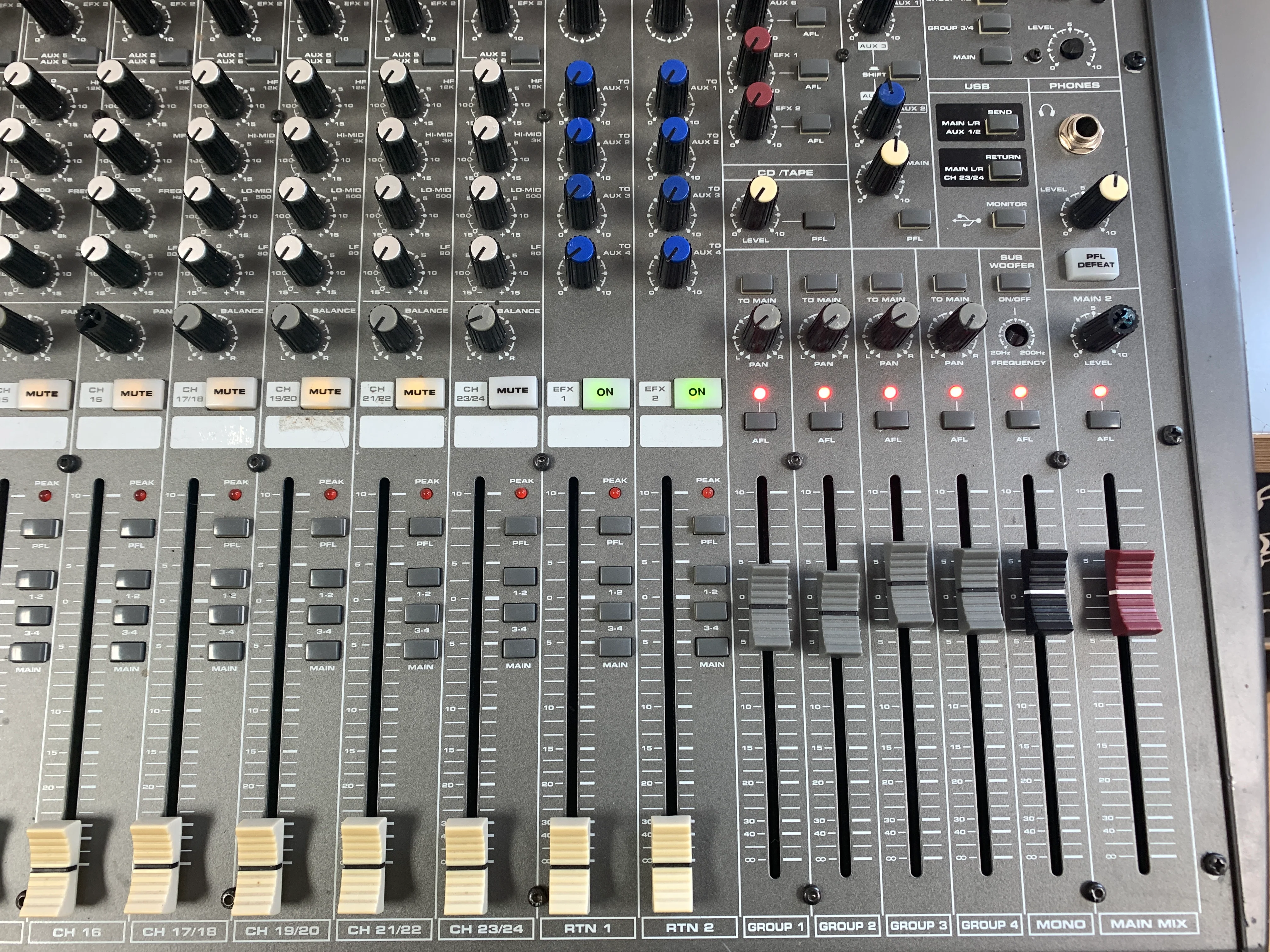 Samson L2400 24-Channel Mixer with USB Interface - Image 6