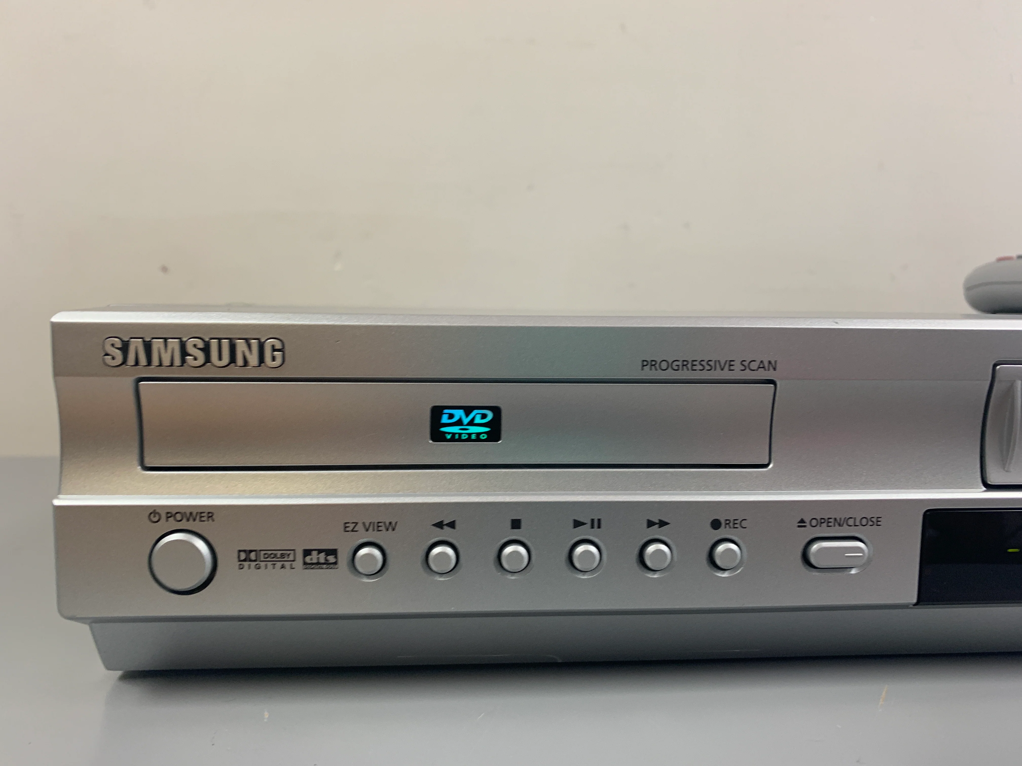Samsung DVD-V4600 DVD/VHS Player * Remote - Image 2