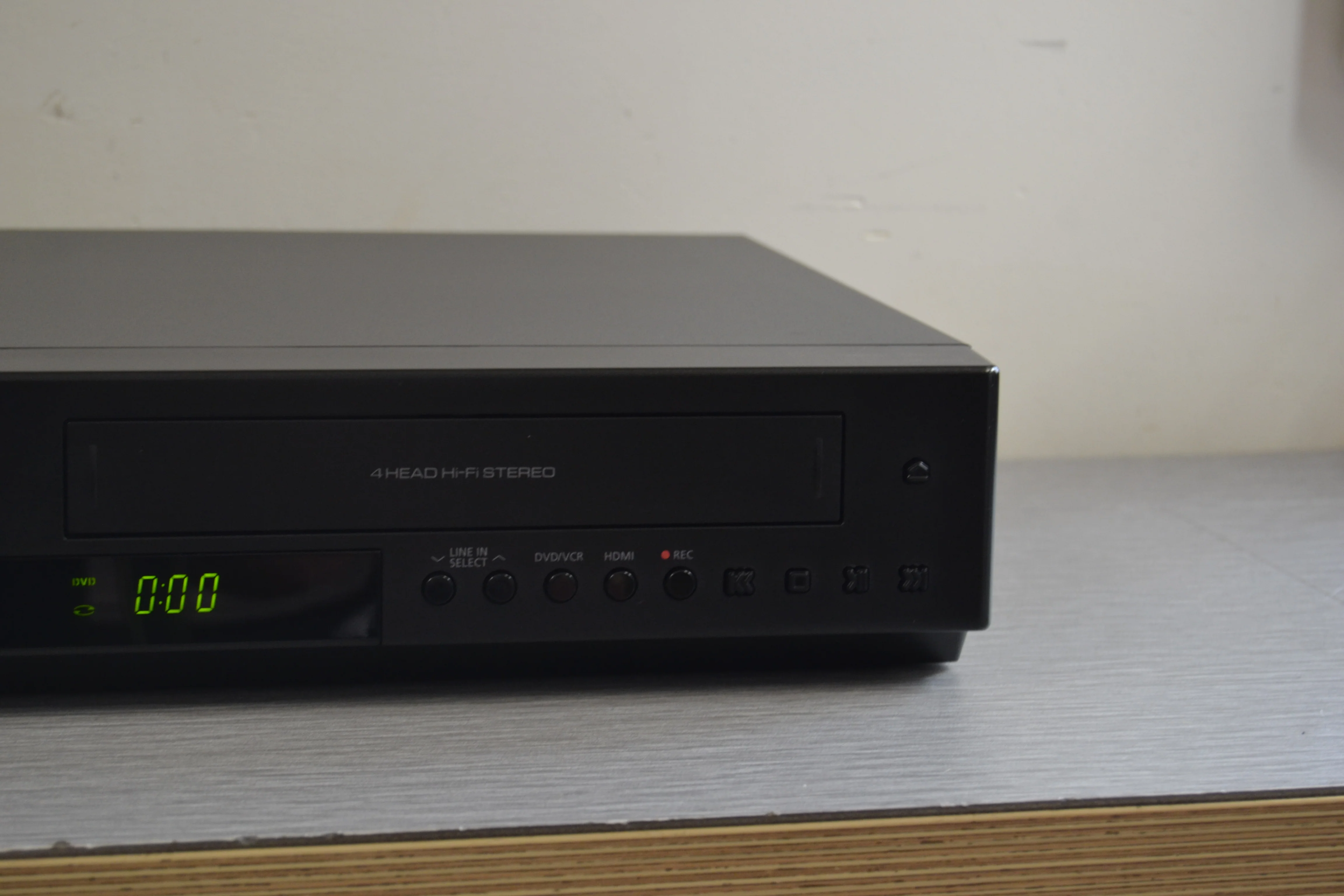 Samsung DVD-V9800 HiFi VHS/DVD Combo Player - Image 4