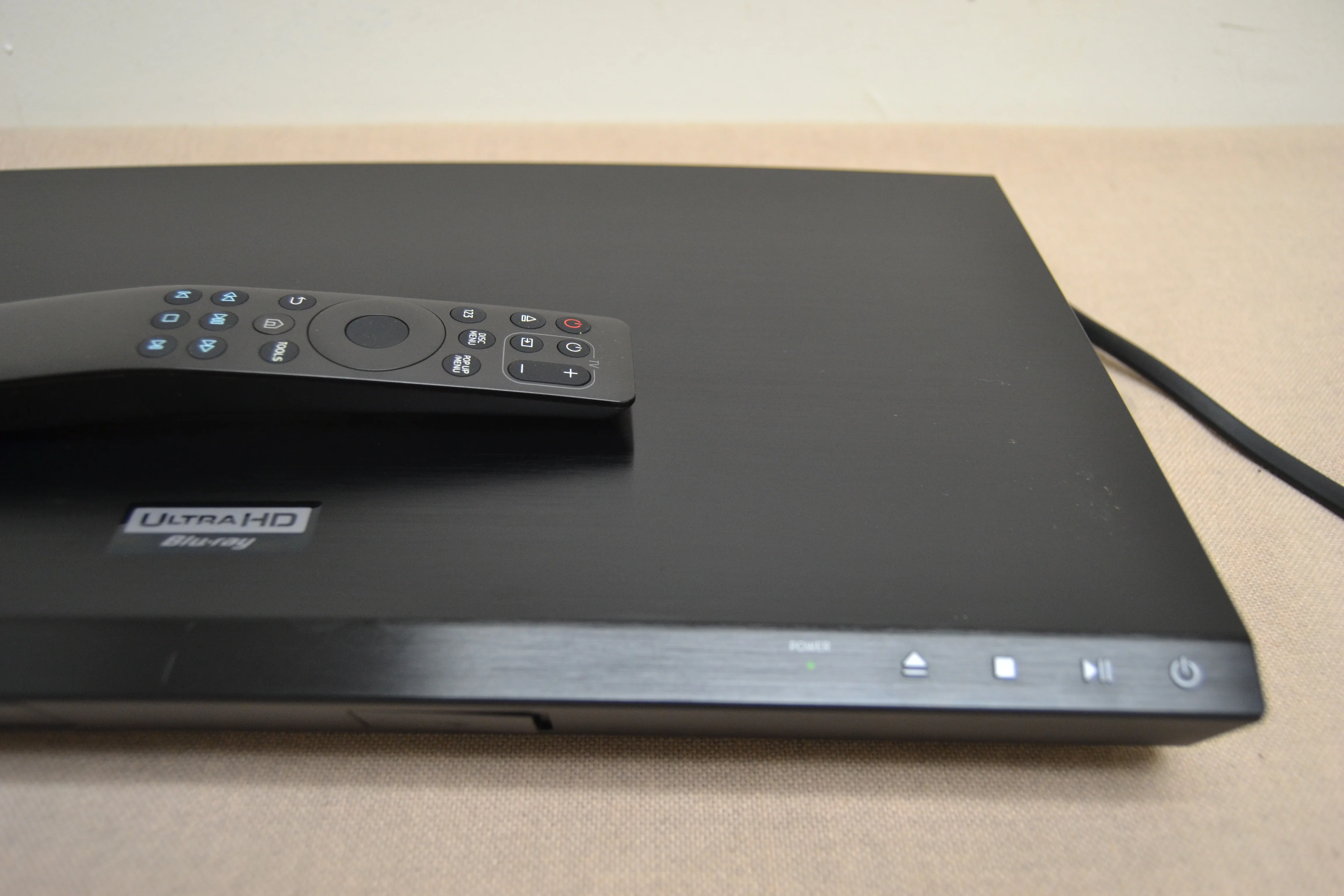 Samsung UBD-M8500 4K Ultra HD Blu-ray player with Wi-Fi® * Remote Control - Image 3