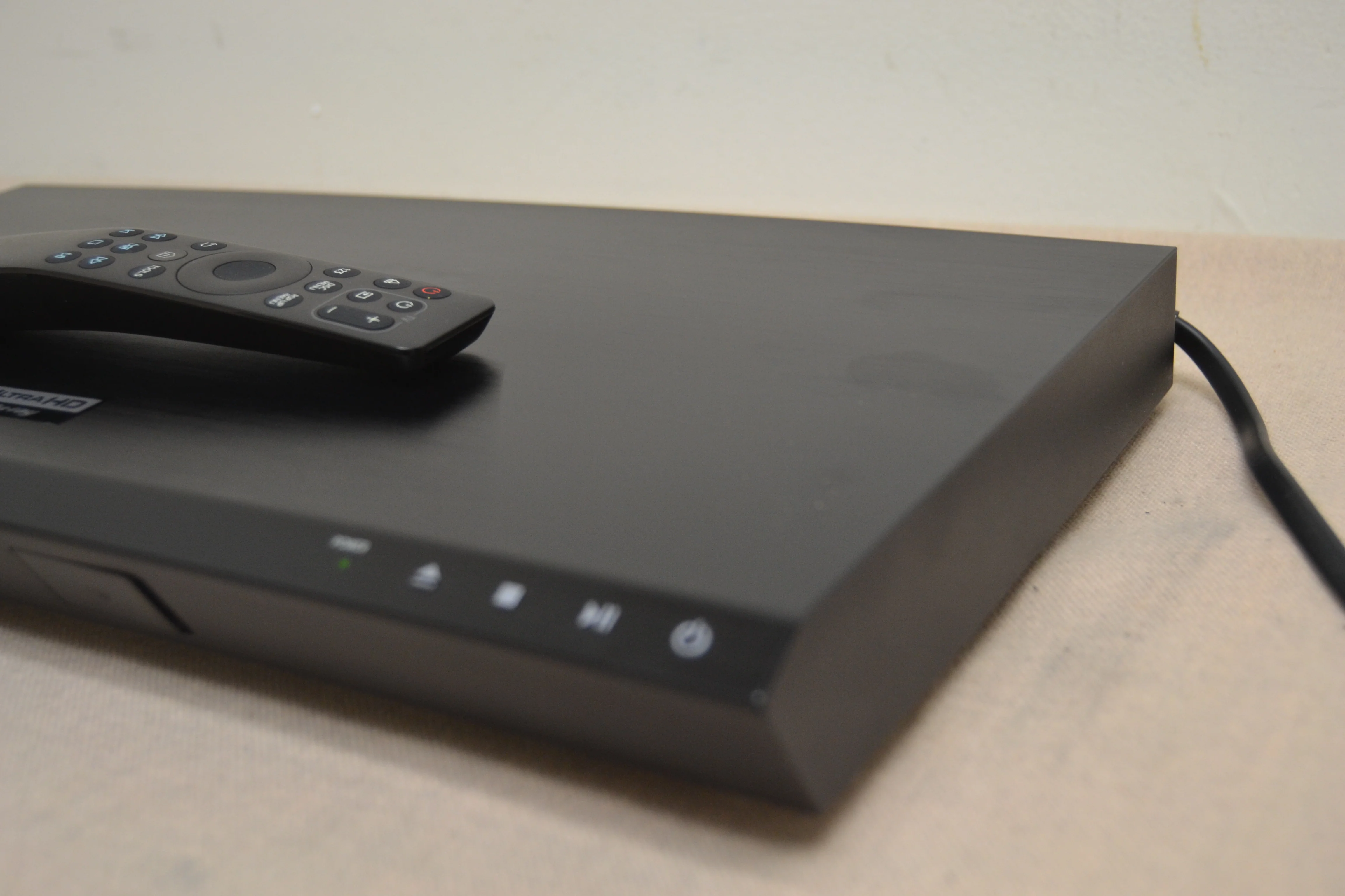 Samsung UBD-M8500 4K Ultra HD Blu-ray player with Wi-Fi® * Remote Control - Image 6