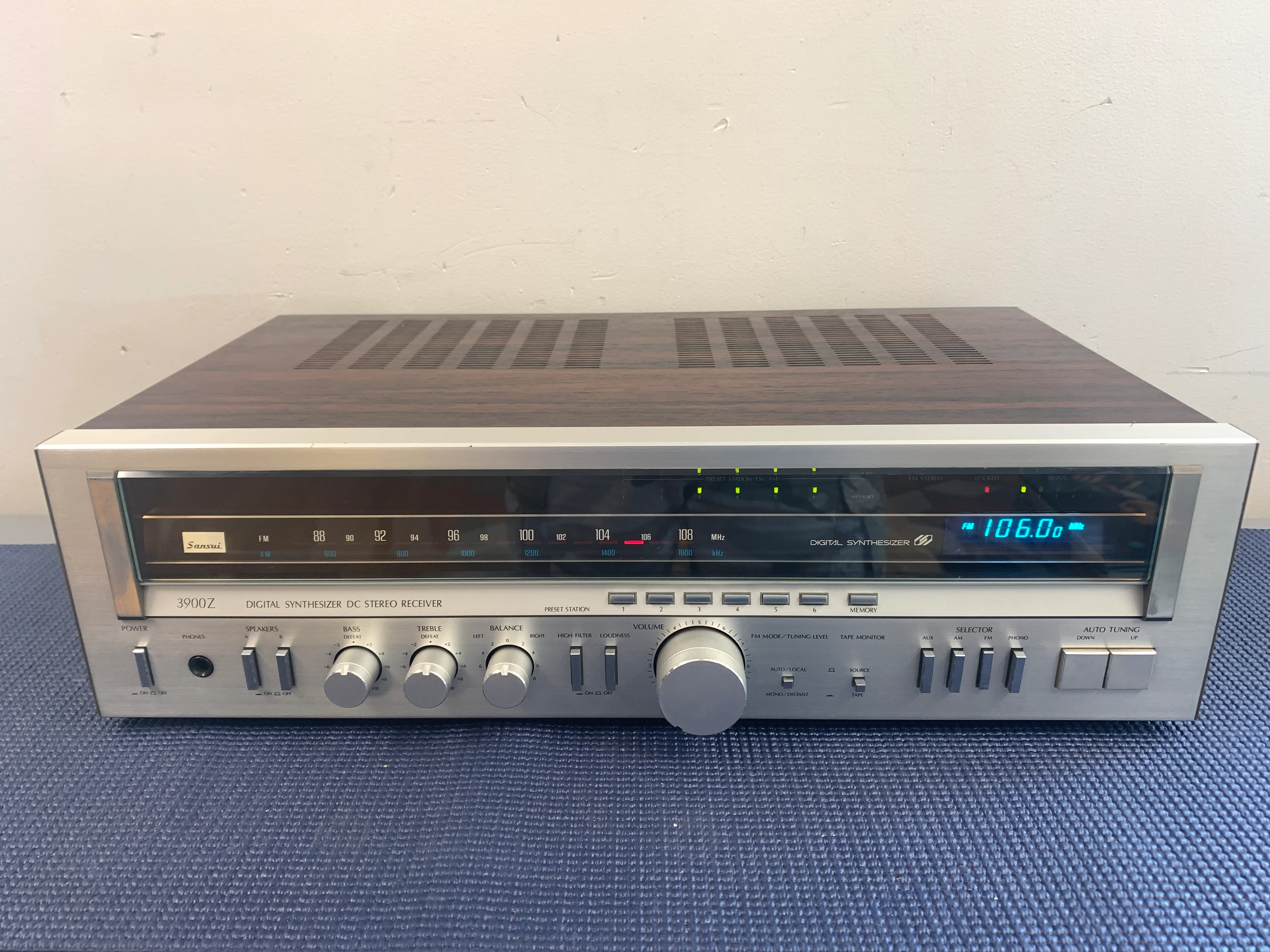 Sansui 3900Z Digital Synthesizer DC Stereo Receiver (1980-81)