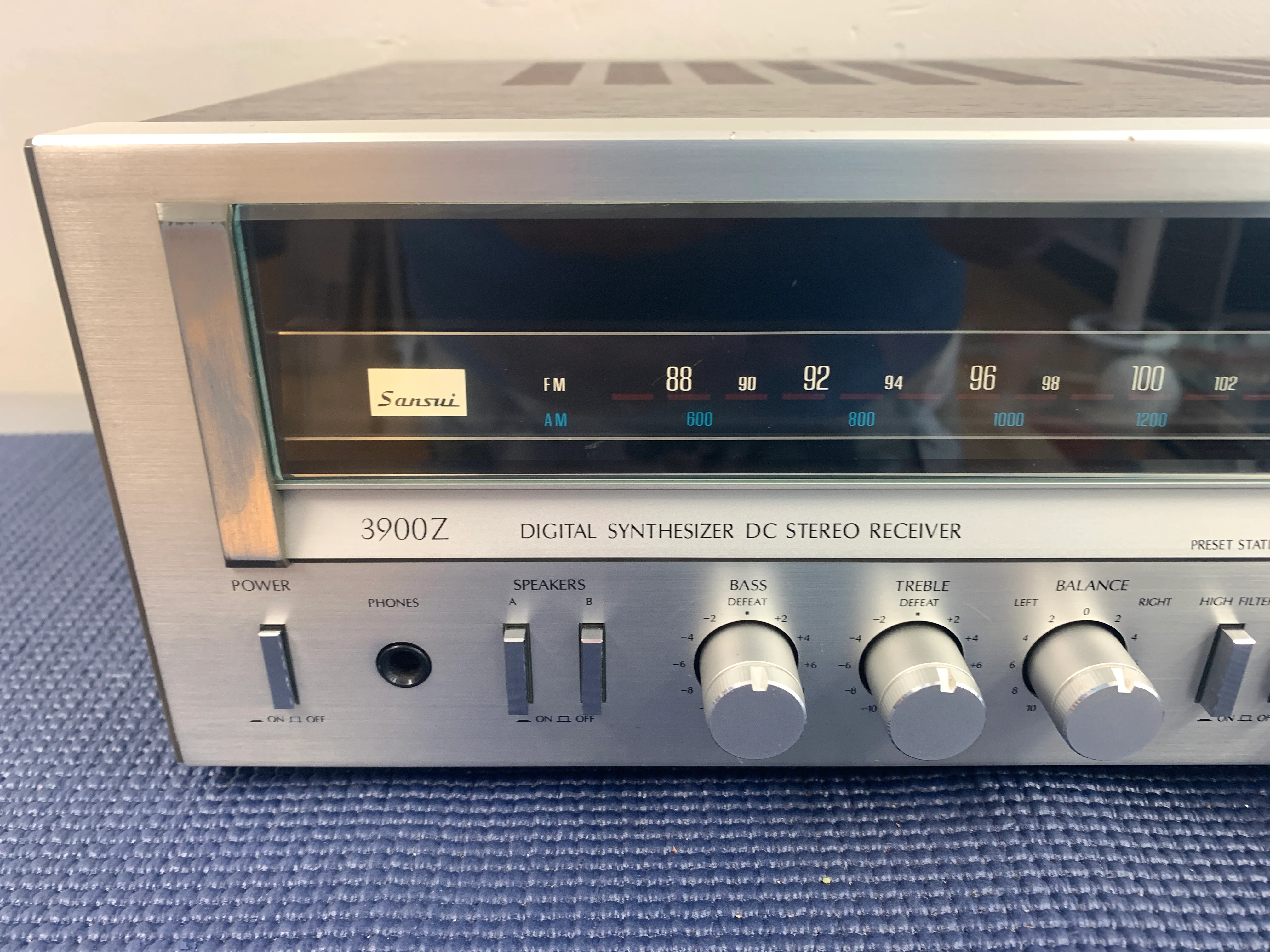Sansui 3900Z Digital Synthesizer DC Stereo Receiver (1980-81) - Image 2