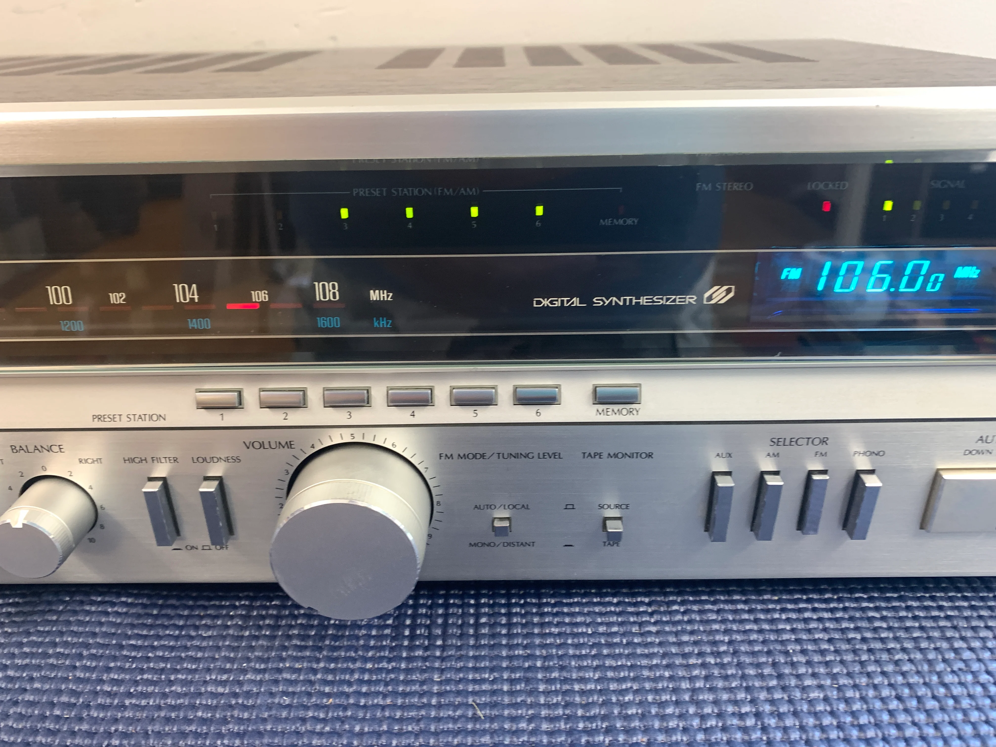 Sansui 3900Z Digital Synthesizer DC Stereo Receiver (1980-81) - Image 4